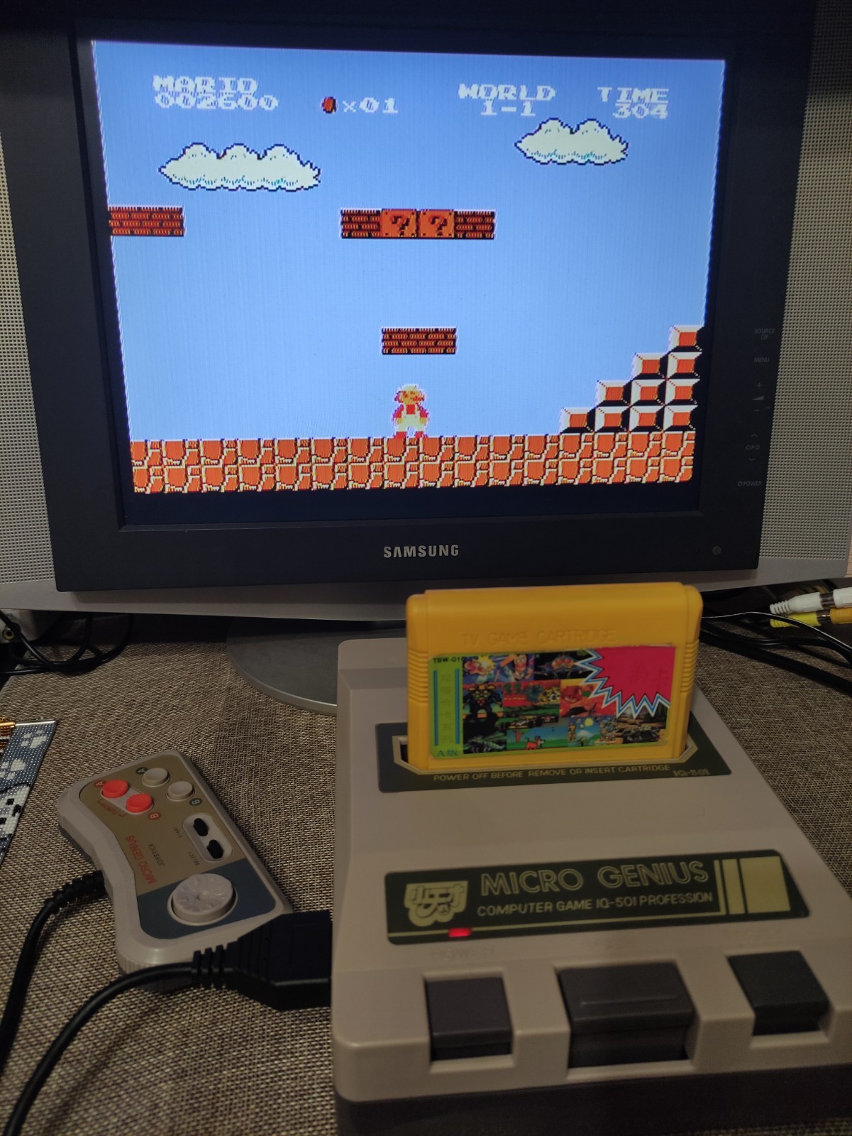 Micro Genius IQ-501 console 8bit