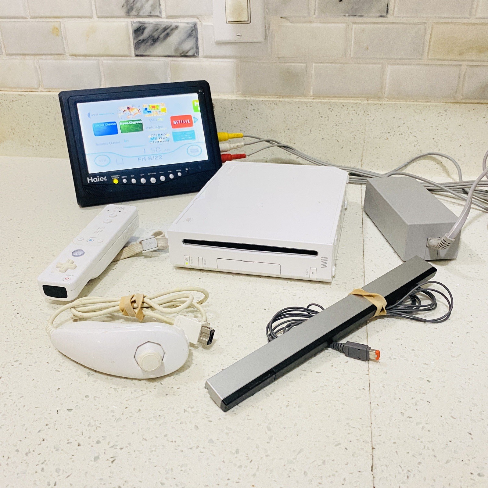 Nintendo Wii RVL-001 (USA) Console and All Cords w/ Sensor Nunchuck & controller