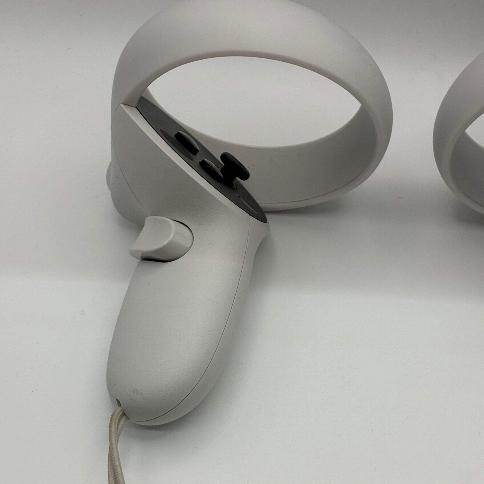 Meta Quest 2 KW49CM 128GB White VR Headset W/ Controllers – Used B