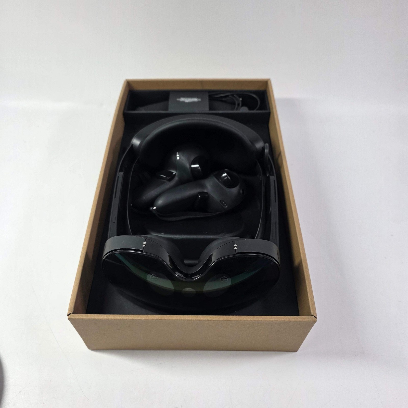 Meta Quest Pro 256GB Standalone All-in-One VR Headset DK94EC