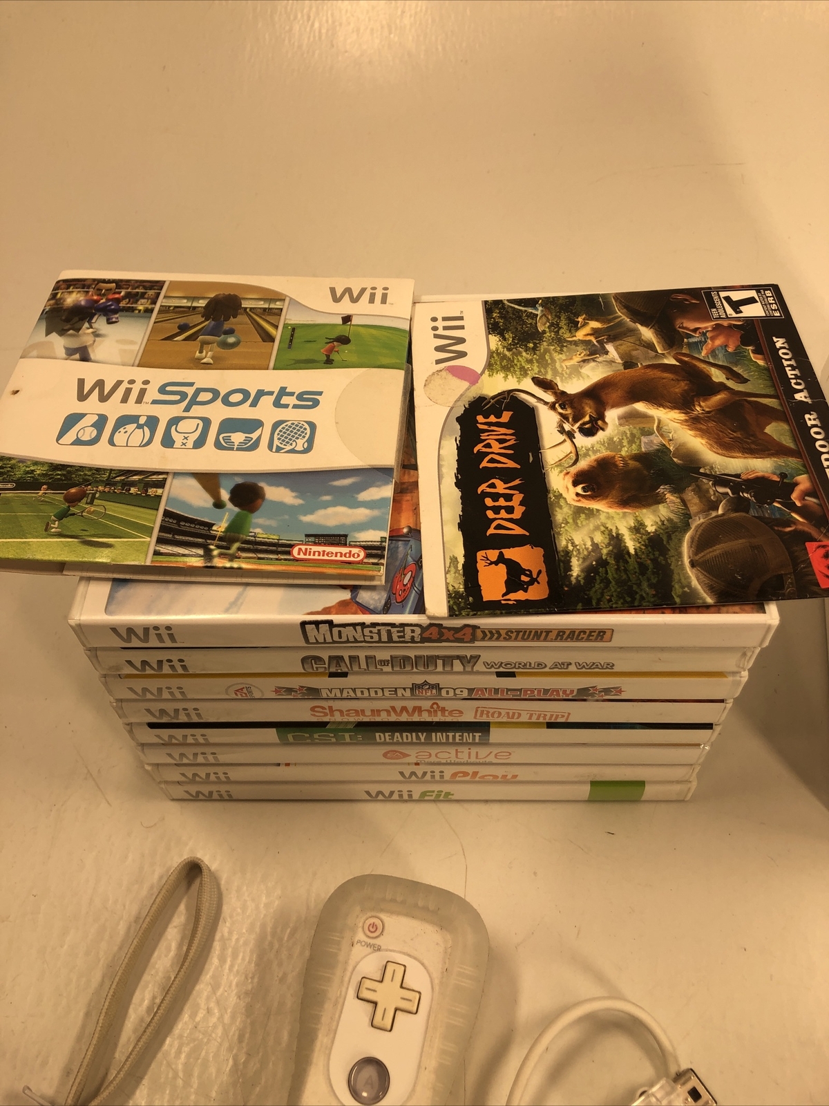 Nintendo Wii White System Console Bundle, Controller 10 Games More