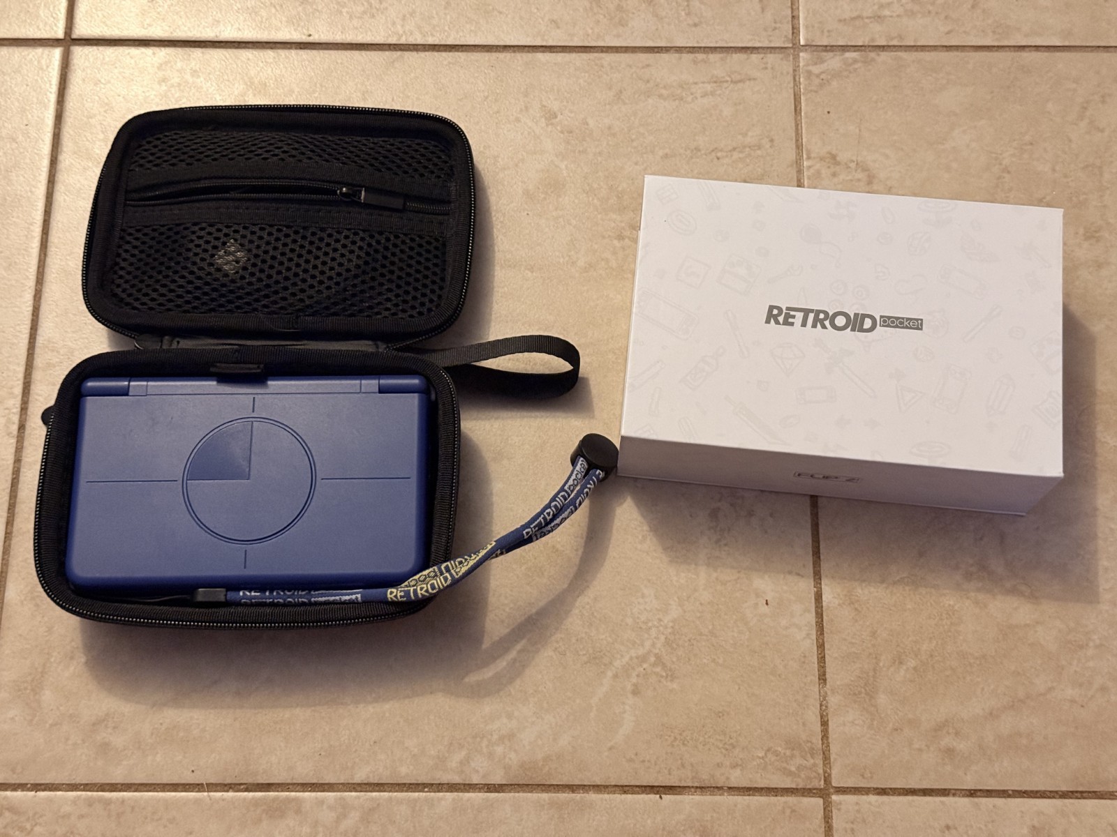 Retroid Pocket Flip 2 Android Handheld 16Bit OLED – Purple SD865 / GC – 128 GB