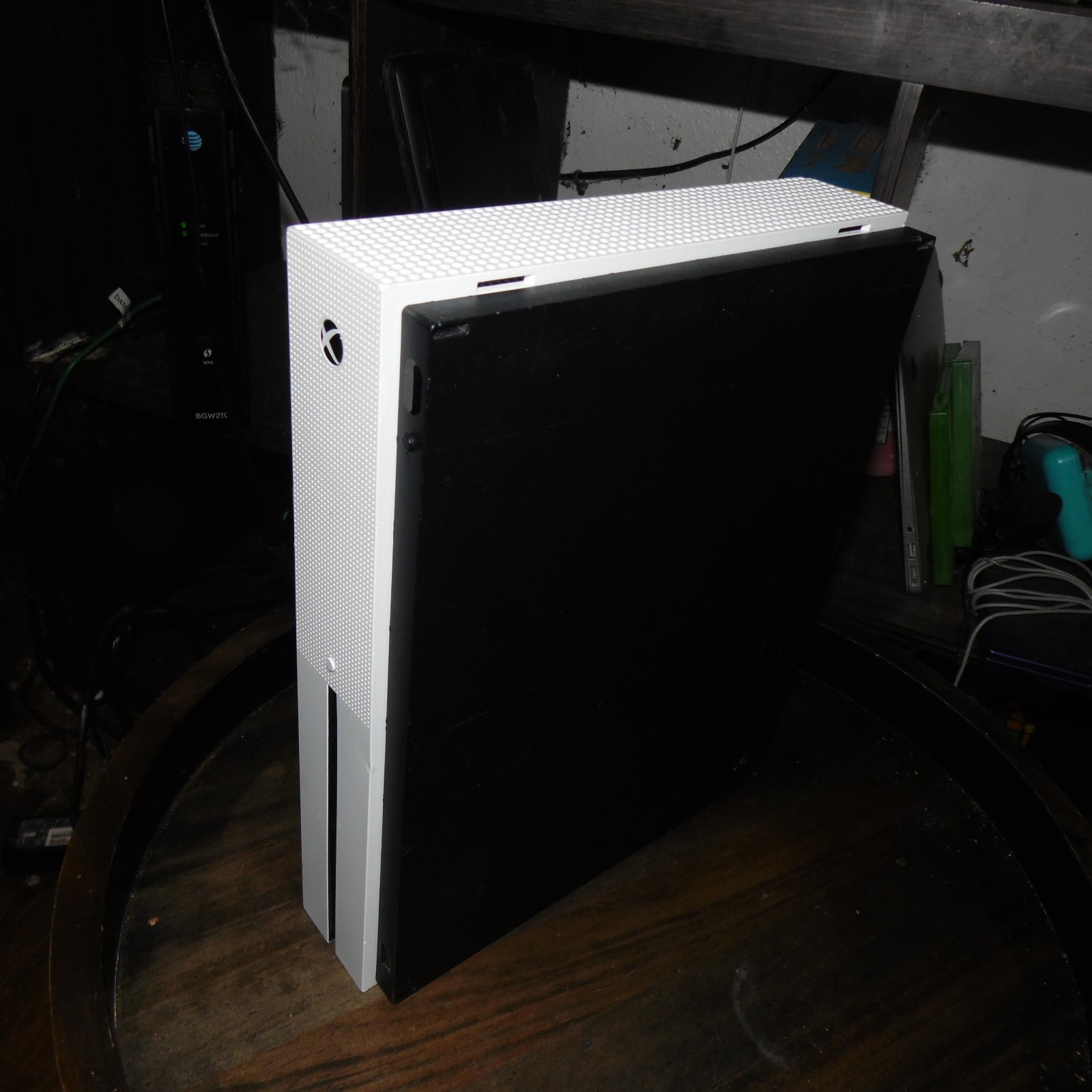 Microsoft Xbox One S 1TB Console – White tested and up dayted ‘ works good!