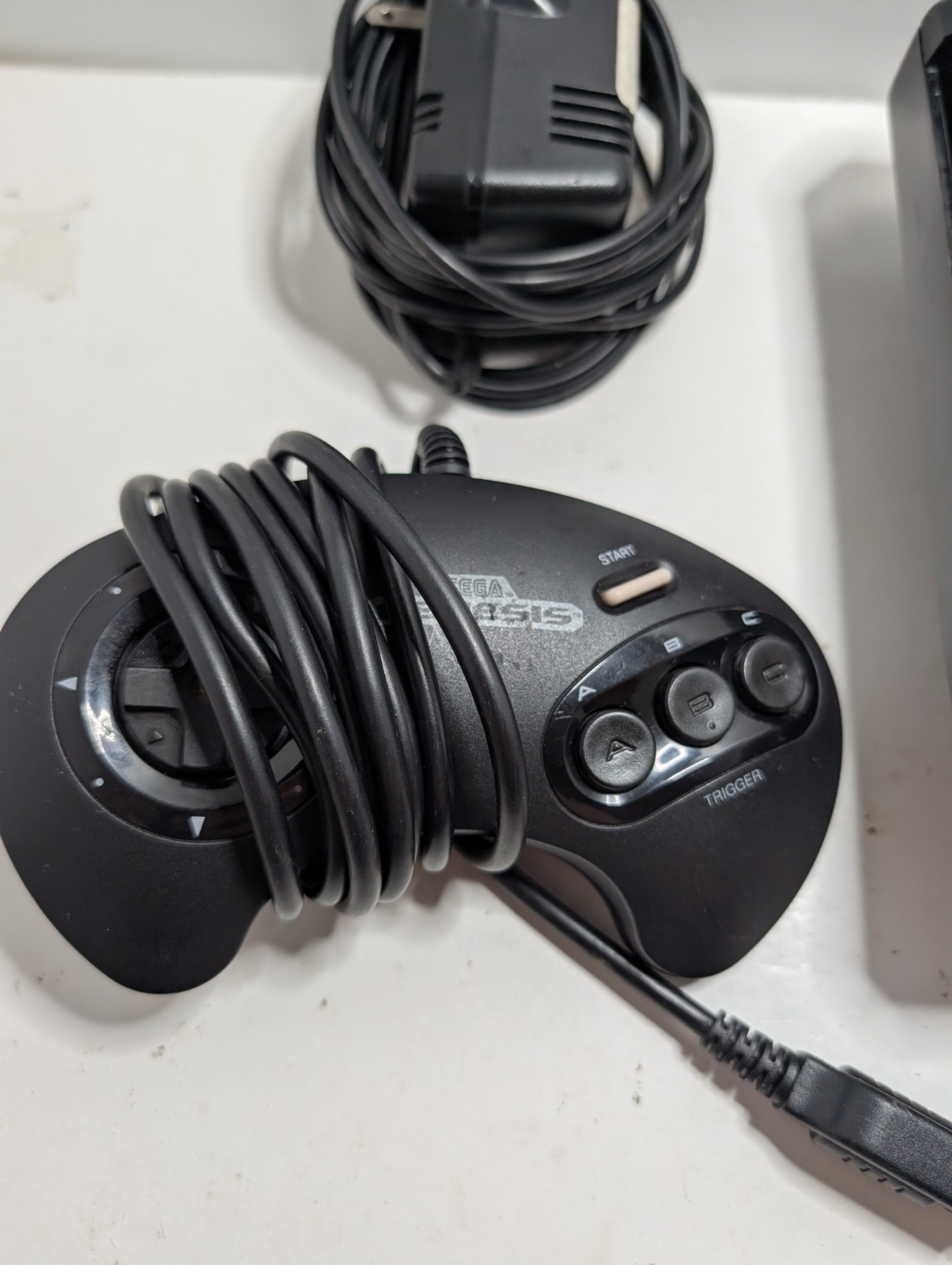 Sega Genesis 16-Bit 1601 Console Controller and Cables – TESTED With Global Glad
