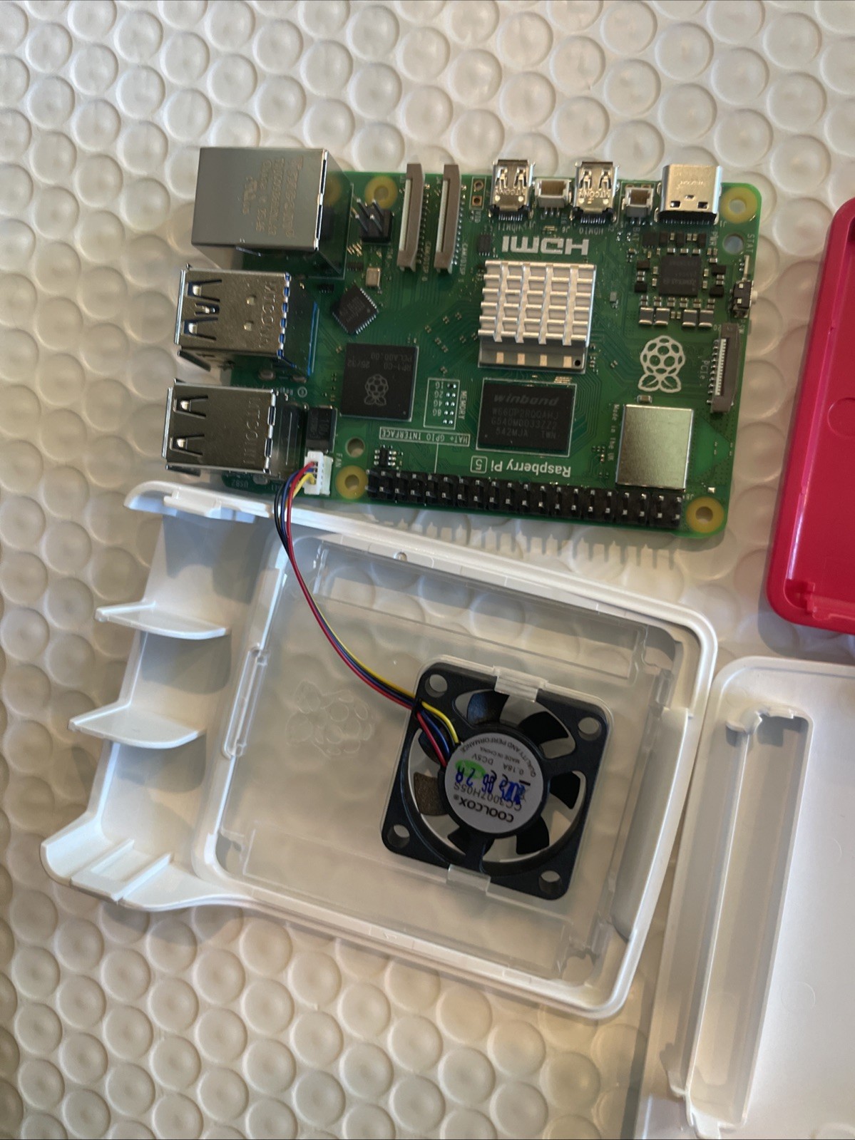 Raspberry Pi 5 8GB Plug & Play Retro Gaming Console 128GB SD & 2x Wireless Ctrl