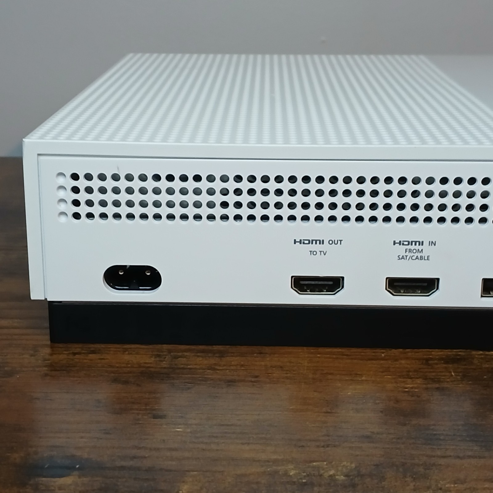 Xbox One S All‑Digital Edition 1TB Console – White – Tested – No Disc Drive