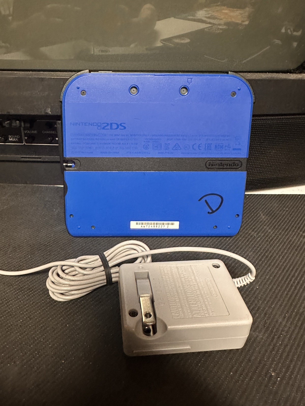 Nintendo 2DS Handheld Game Console FTR-001 Electric Blue