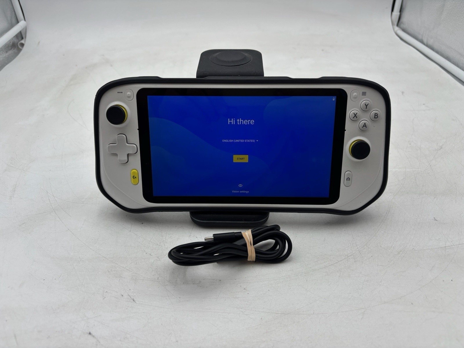 Logitech G CLOUD Handheld Portable Gaming Console 1080P 7″ Touchscreen White