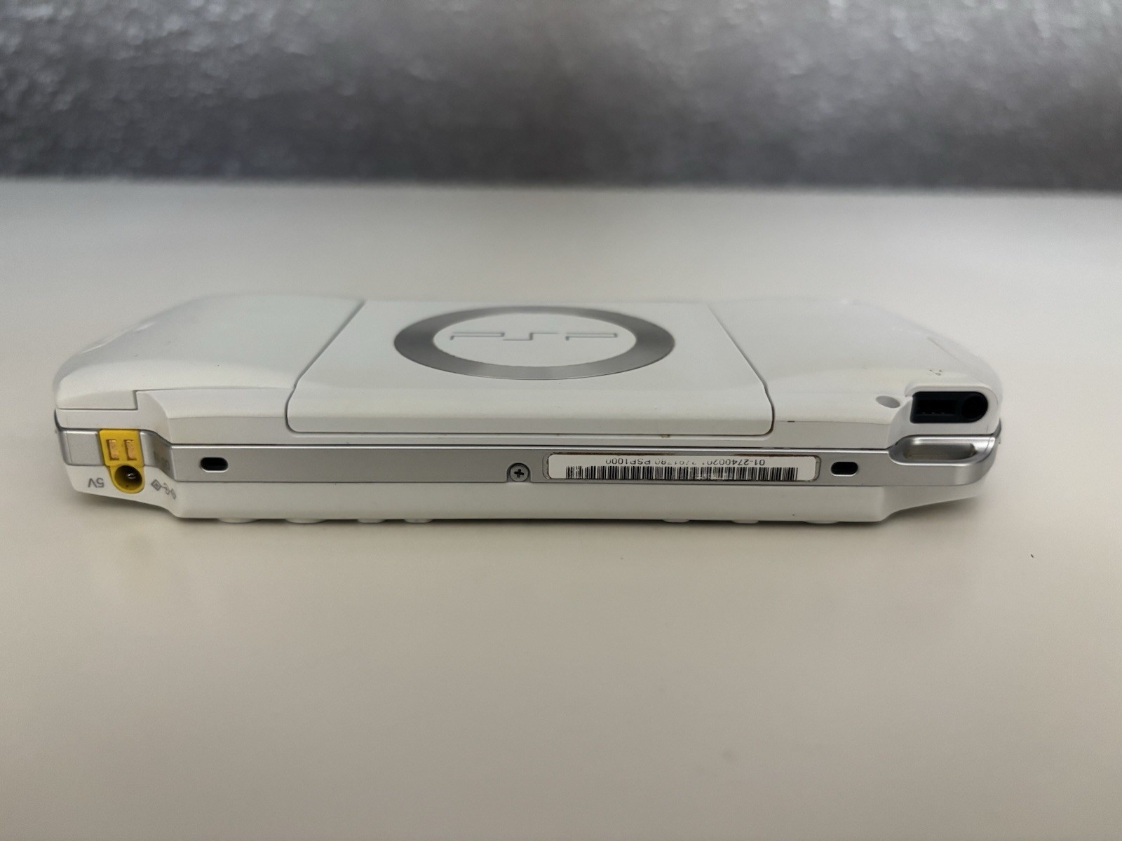 Sony PSP White with 28 downloaded games god of war, DBZ MC3