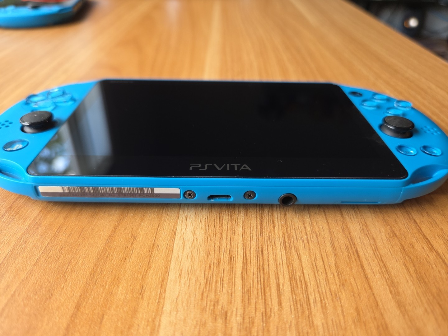Sony PS Vita 2000 Slim PCH-2000 – Aqua Blue *GREAT* + Charger