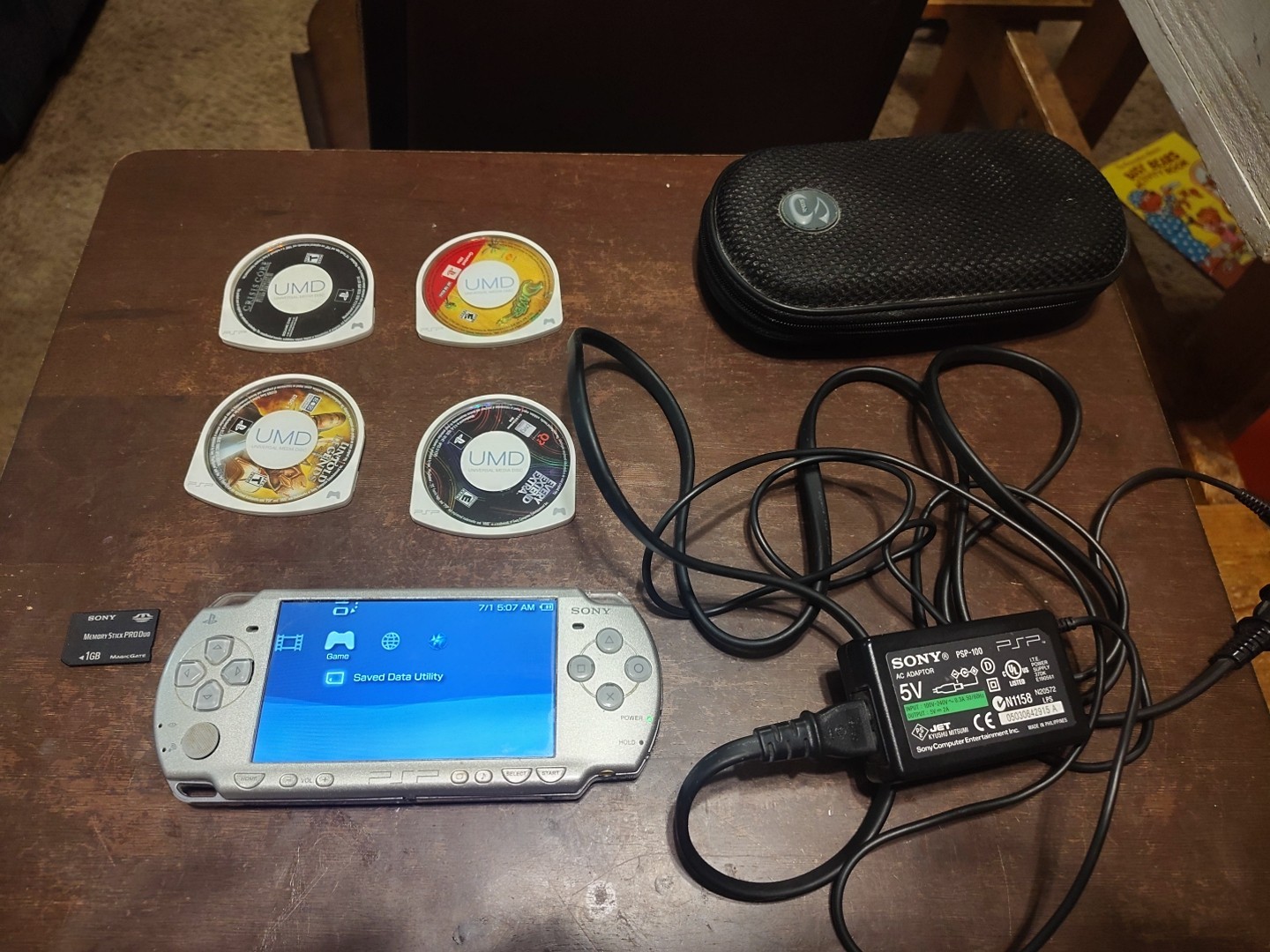 PSP 2001 Silver + 4 Games, 1Gb Memory Stick, Case And Charger