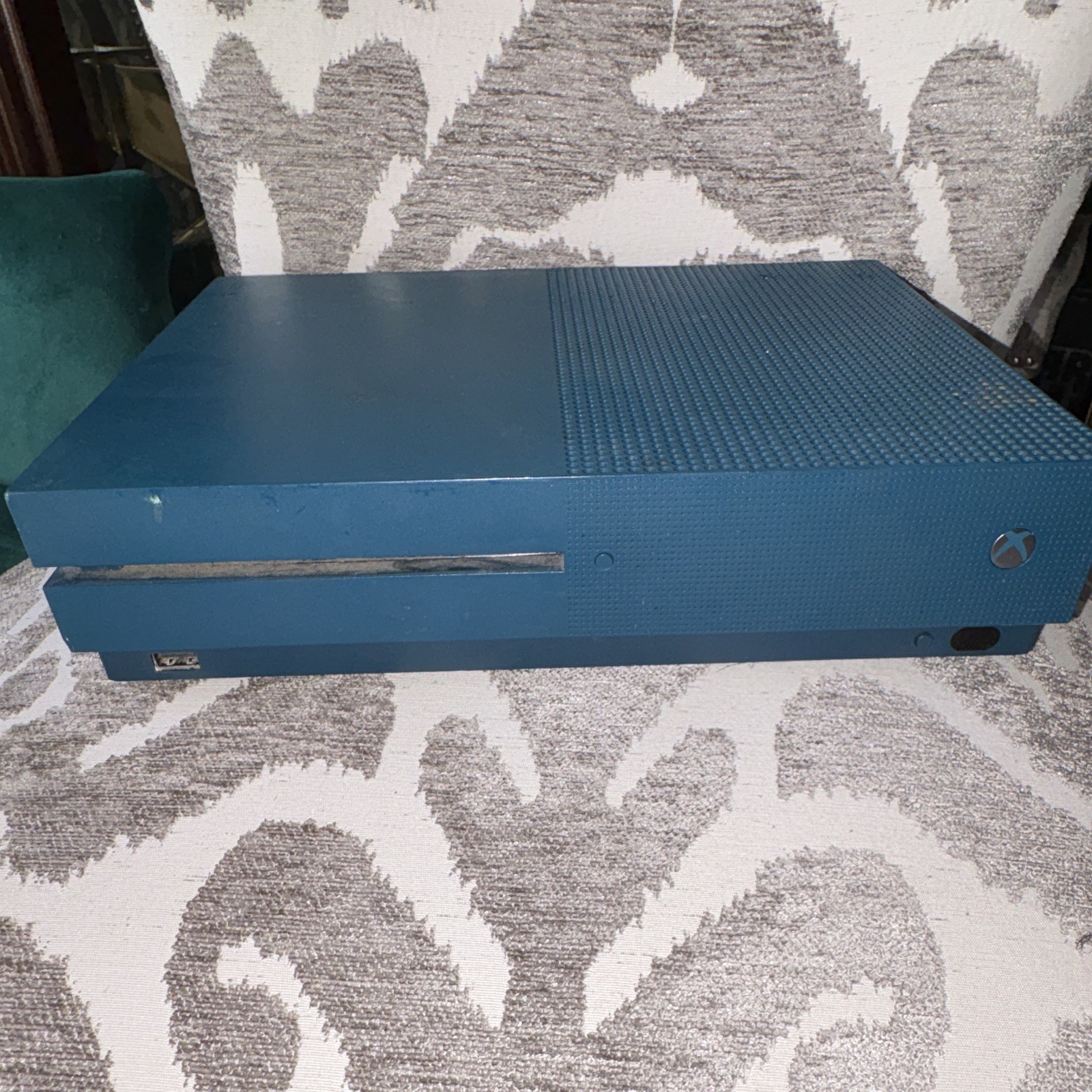 Microsoft Xbox One S 500GB Blue Console 4K UHD(Controller left trigger don’t wk)