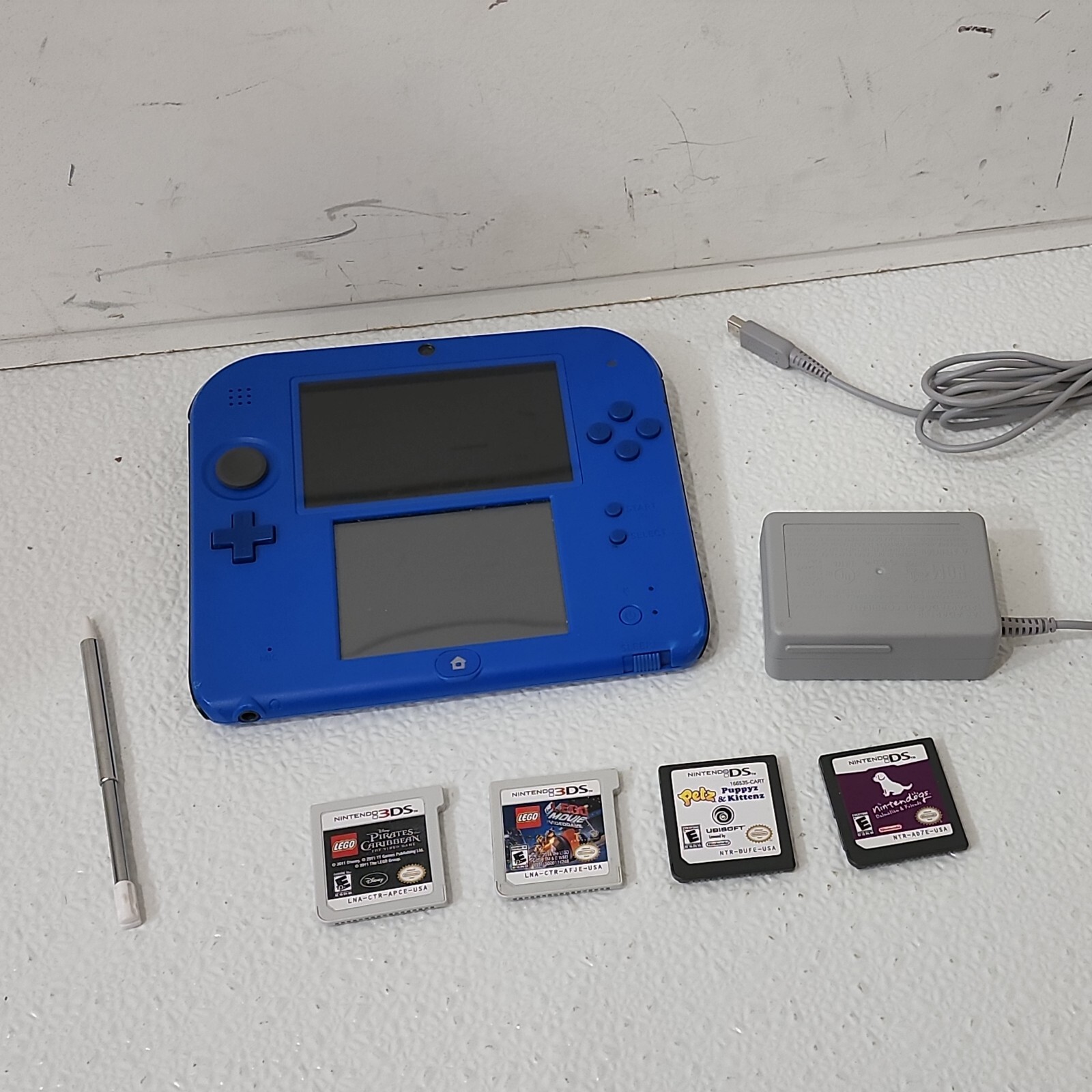 Nintendo 2DS Handheld Console Black/Blue Bundle +Charger, Stylus, 4 Games TESTED