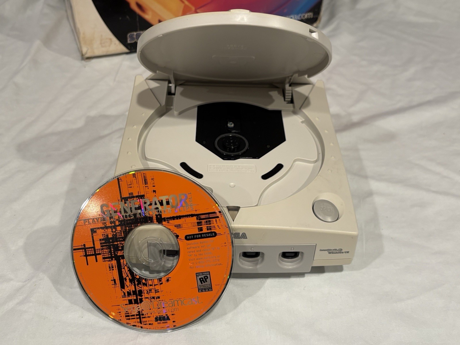 SEGA Dreamcast HKT-3020 Console White w/ Box, 1 Game, Manuals, Cords, Controller