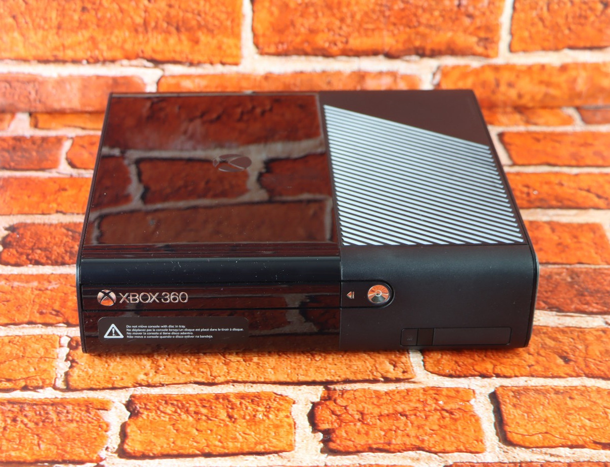 Xbox 360 E Console 4GB Bundle WORKING