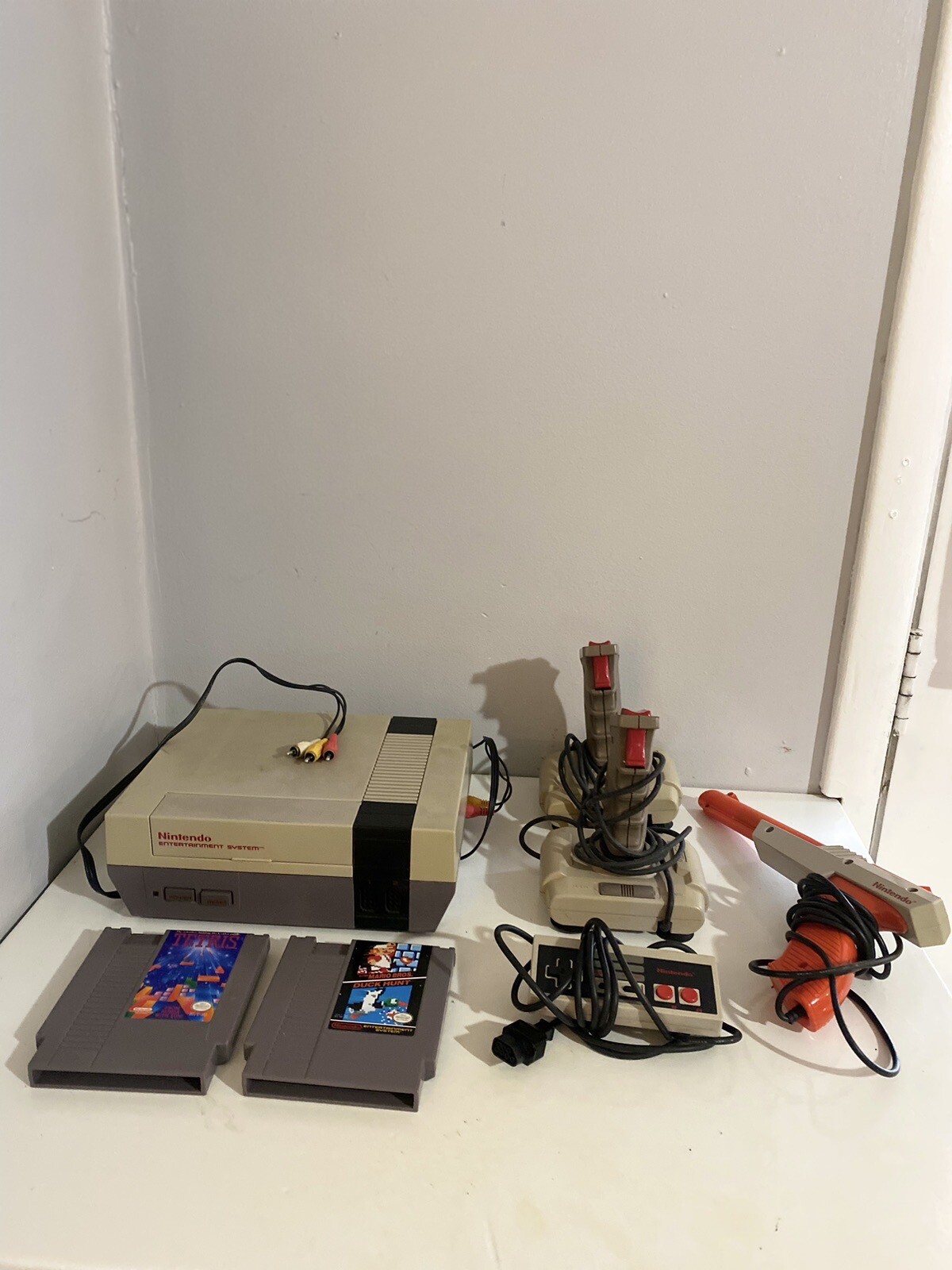 Nintendo Entertainment System NES Console – Gray (NES-001)