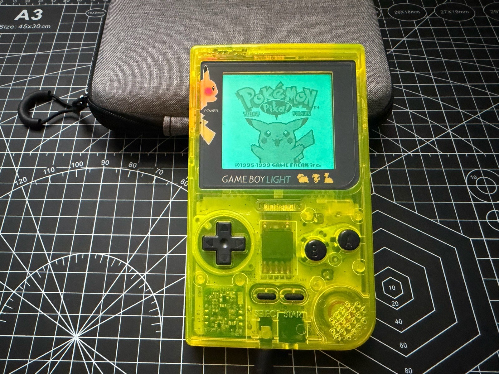 Nintendo GameBoy Light GBL – Clear Yellow W/ New Shell & Glass Lens **Toys R Us