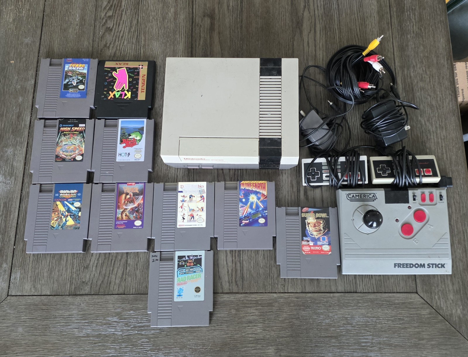 Nintendo Entertainment System Console Bundle with 10 Games NES Lot – Tested