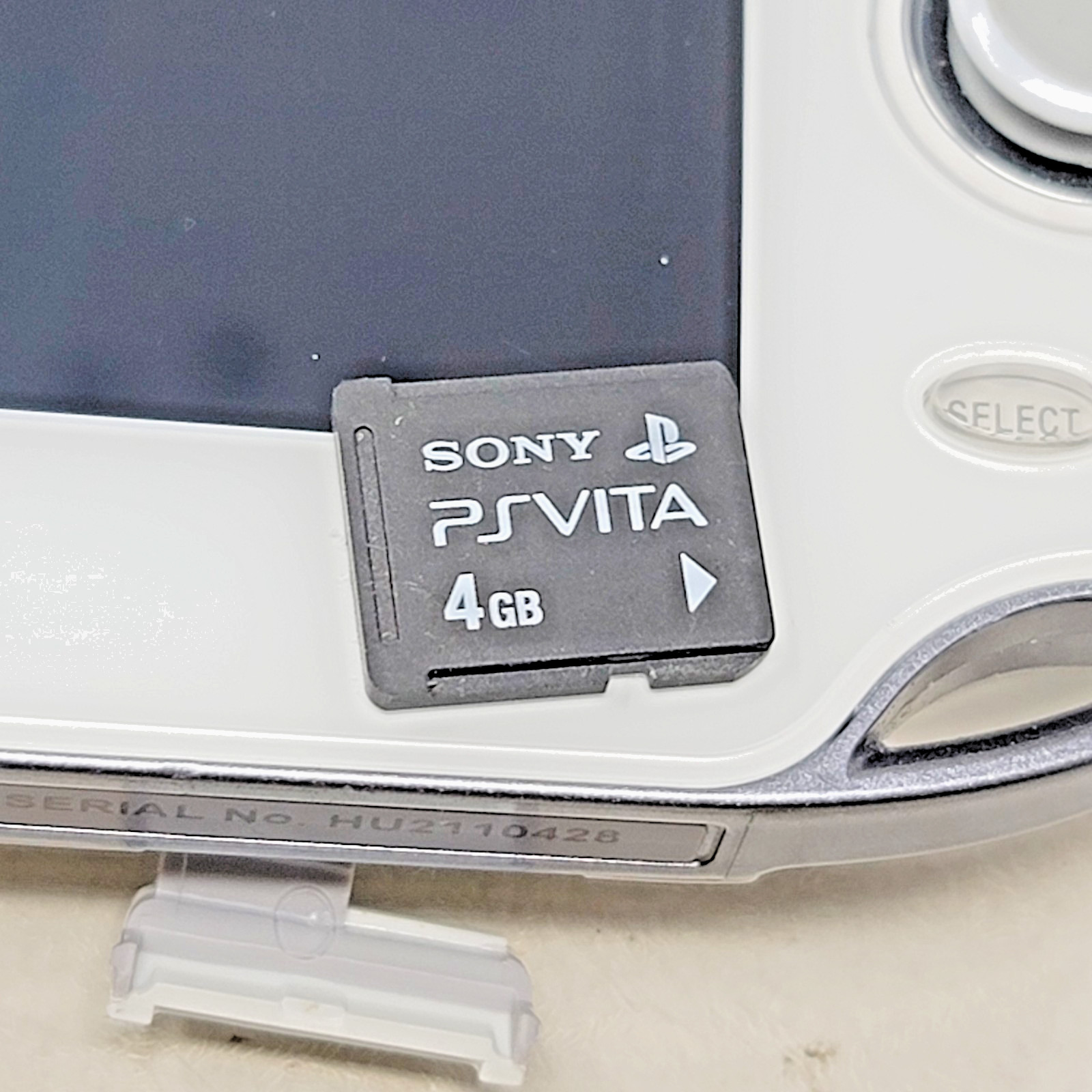 Sony PlayStation PS Vita PCH-1000/1001 White WIFI w Charger 4GB Region Free