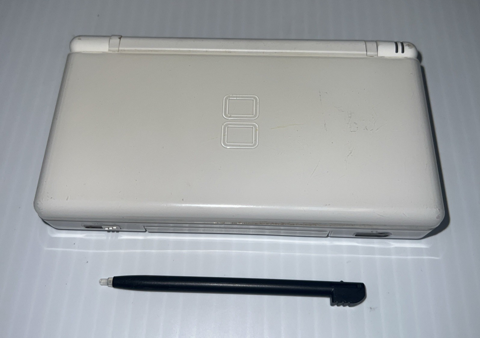 Nintendo DS Lite White Tested Working No Charger Cracked Hinge preowned console