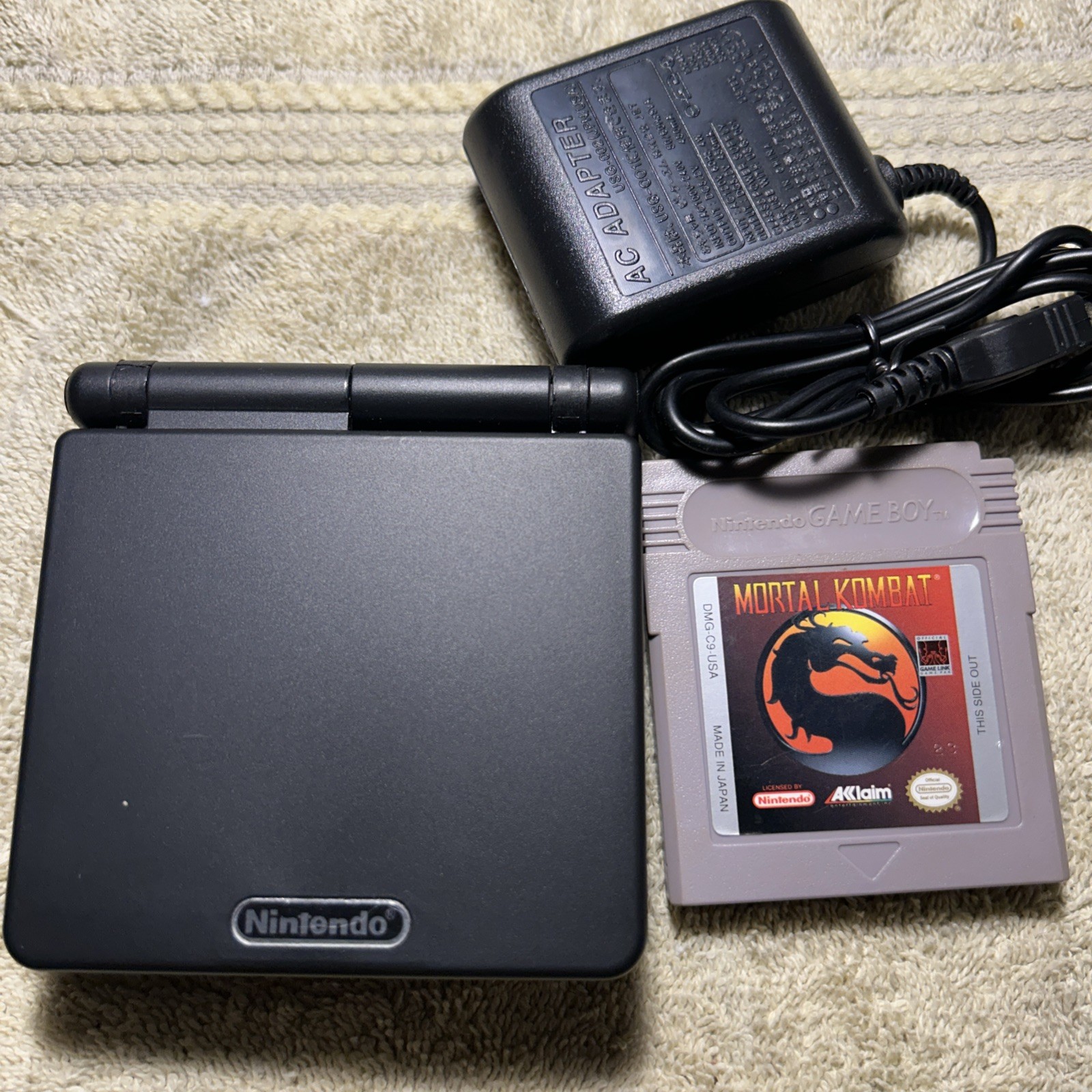 Nintendo Gameboy Advance SP Handheld Console Black (AGS-001) Tested With Game