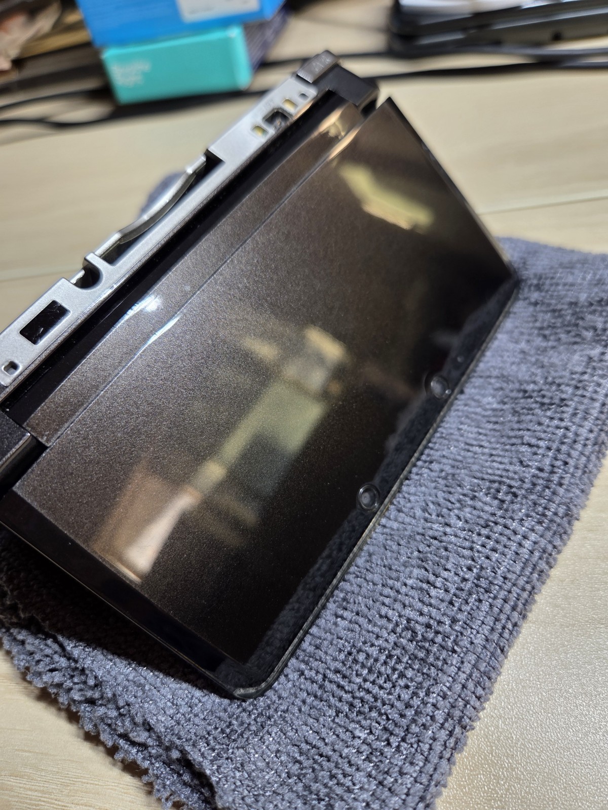 Nintendo 3DS with original box – Cosmo Black – For Repair Tested and Working
