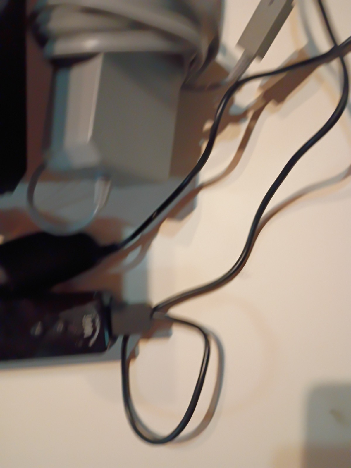 Nintendo Wii U 32GB Console with Sensor Bar Charger, Controller System Works.