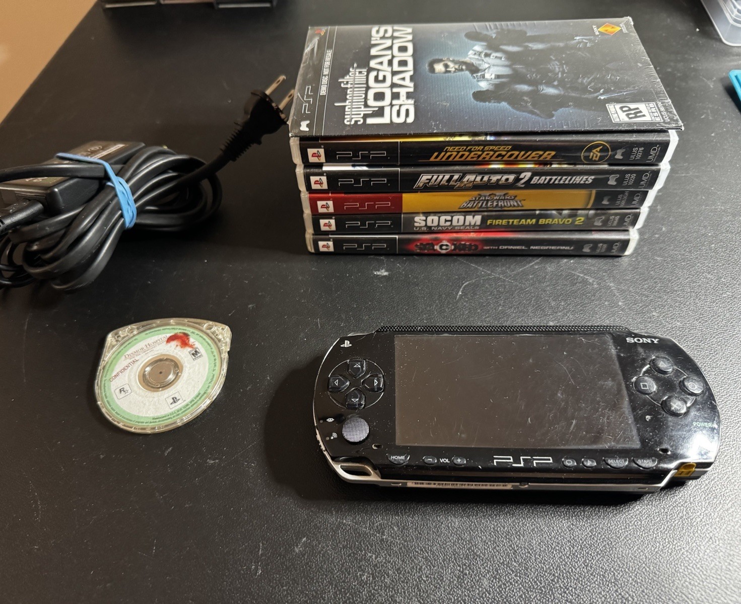 Sony PSP-1001 PlayStation Portable Black W/ Games Manhunt 2 Charger Tested Works