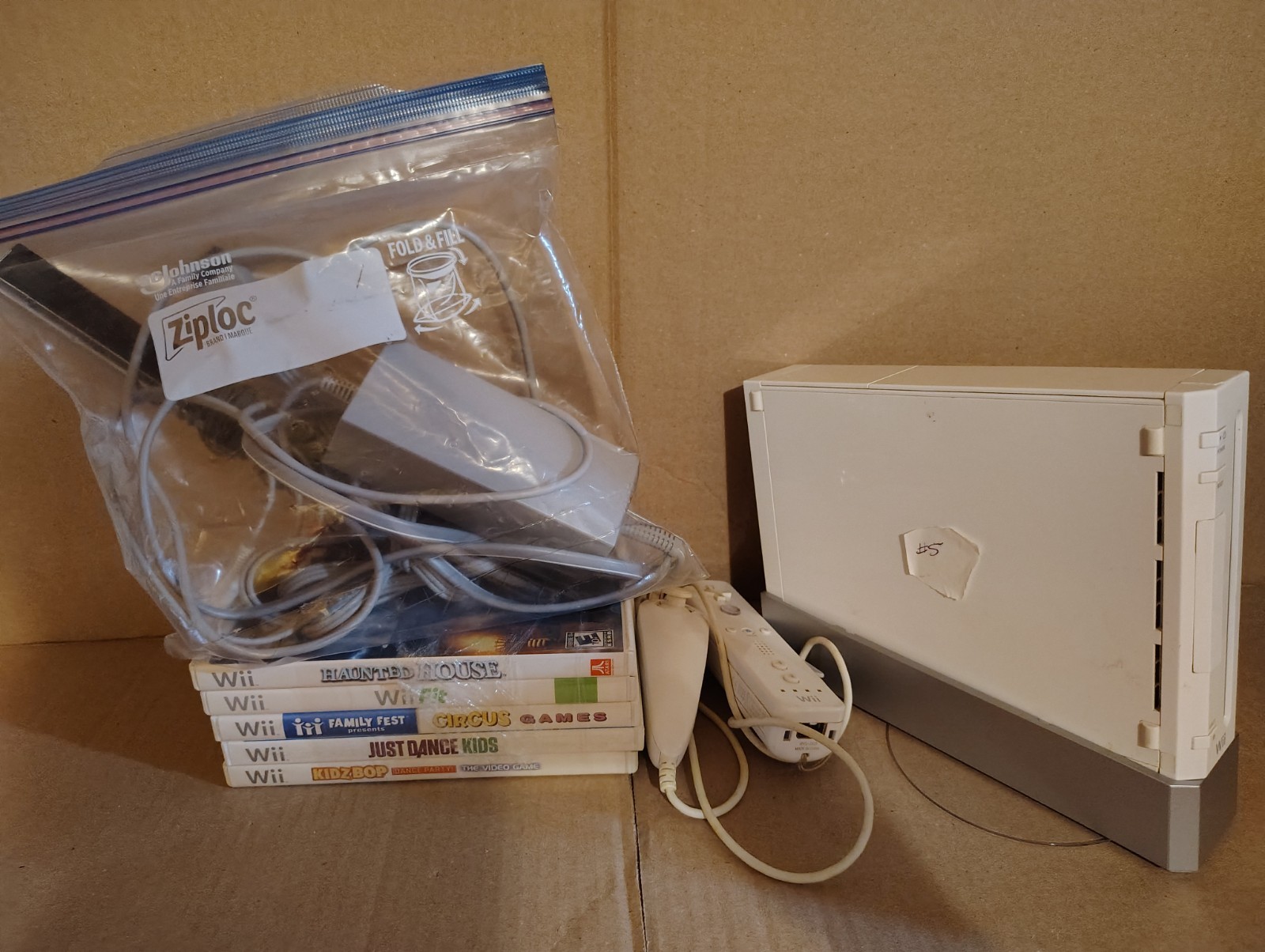 Nintendo RVL-001 Wii Console, 5 Games, 2 Controllers, 2 Nunchuck Tv Not Included