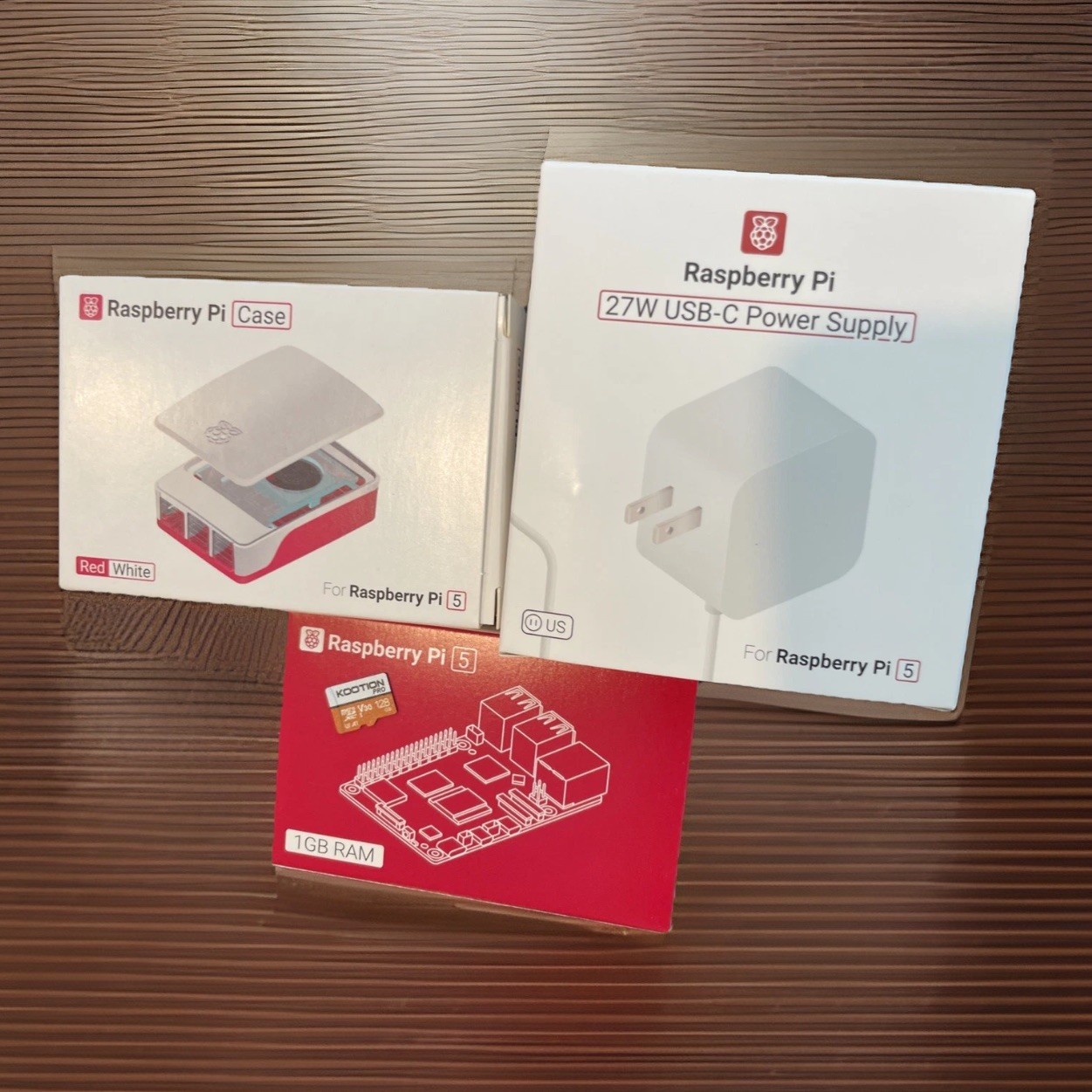 Raspberry Pi 5 8GB Plug & Play Retro Gaming Console 128GB SD & 2x Wireless Ctrl
