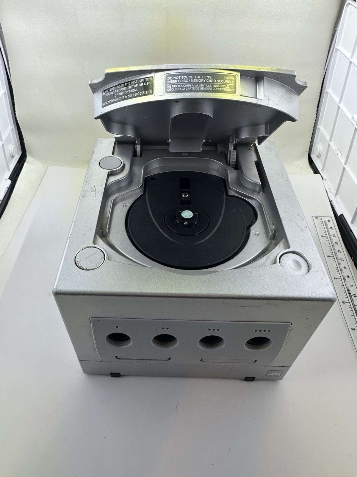 Nintendo DOL-001 USA GameCube Home Console – Silver -For Parts Doesn’t Read Disc
