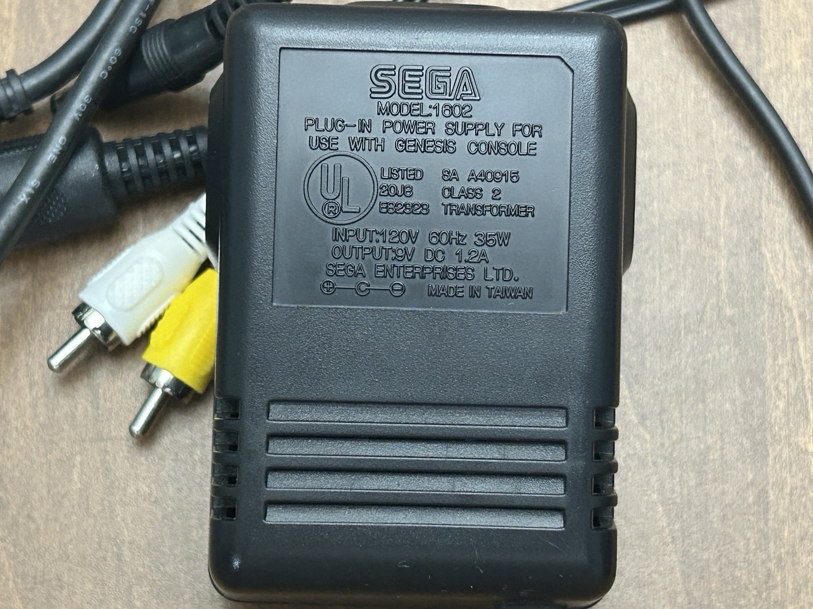 Sega Genesis Model 1 MK-1601 with 2 controllers and 2 Games. TESTED!