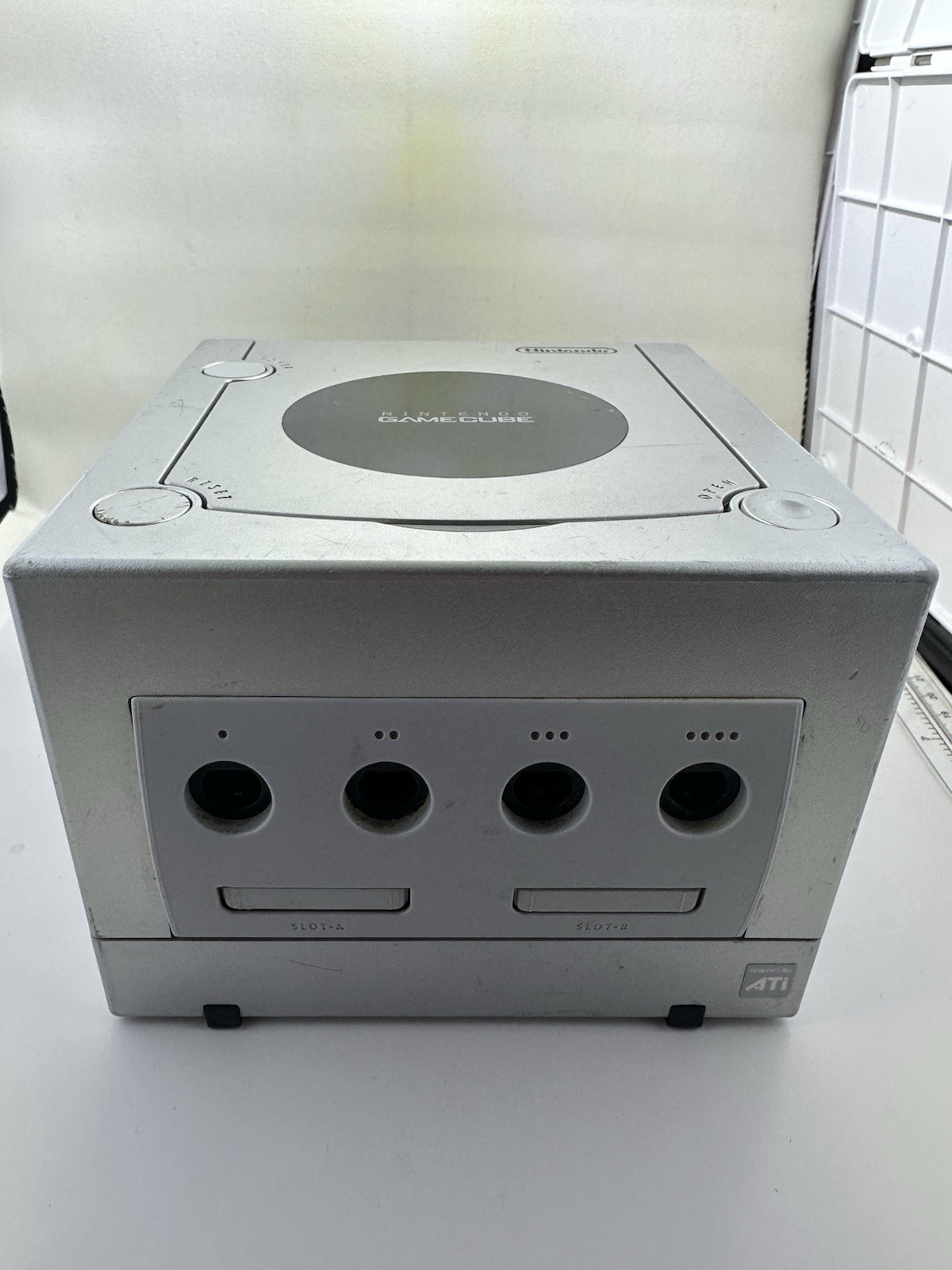 Nintendo DOL-001 USA GameCube Home Console – Silver -For Parts Doesn’t Read Disc