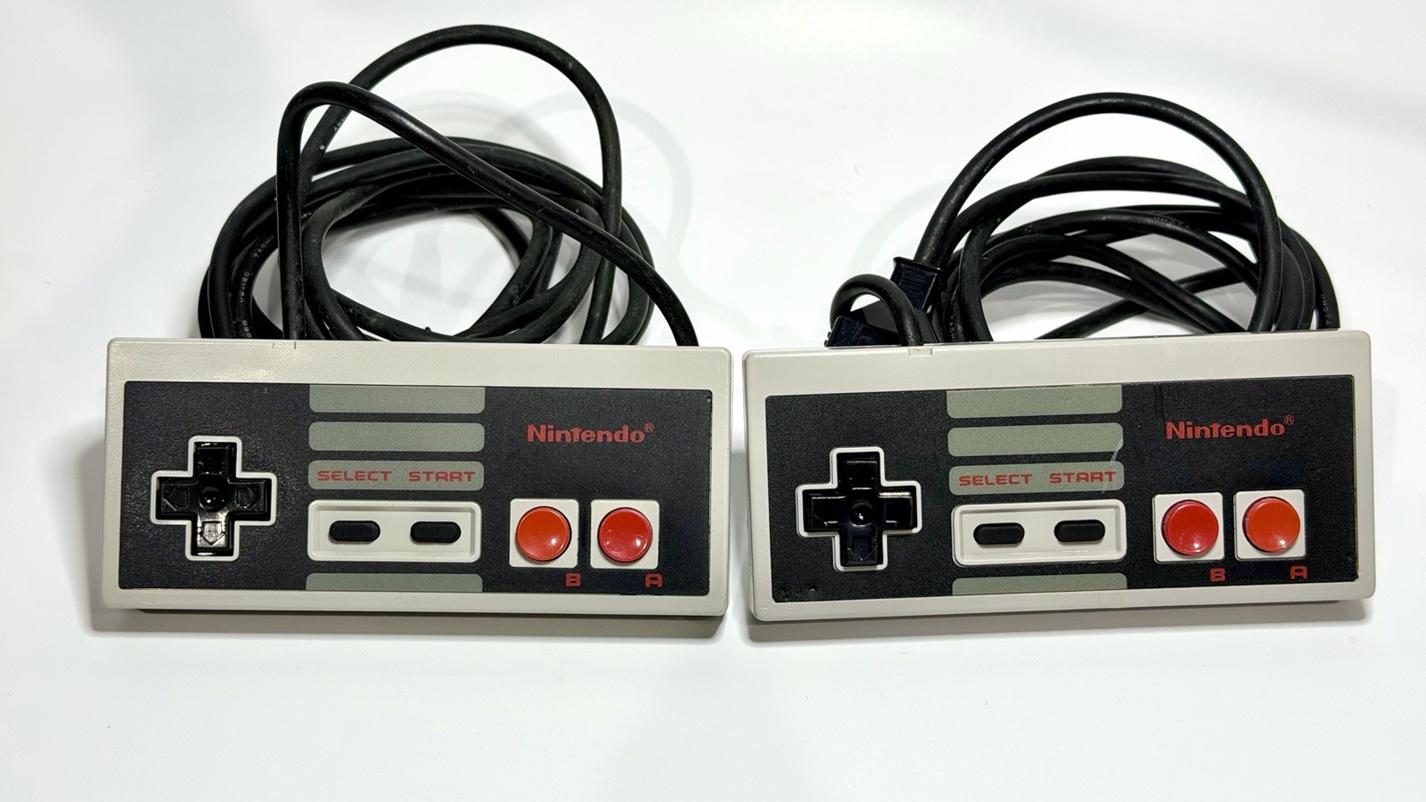 Original Nintendo NES Console Bundle Cables 2 Controllers + Super Mario Bros 3