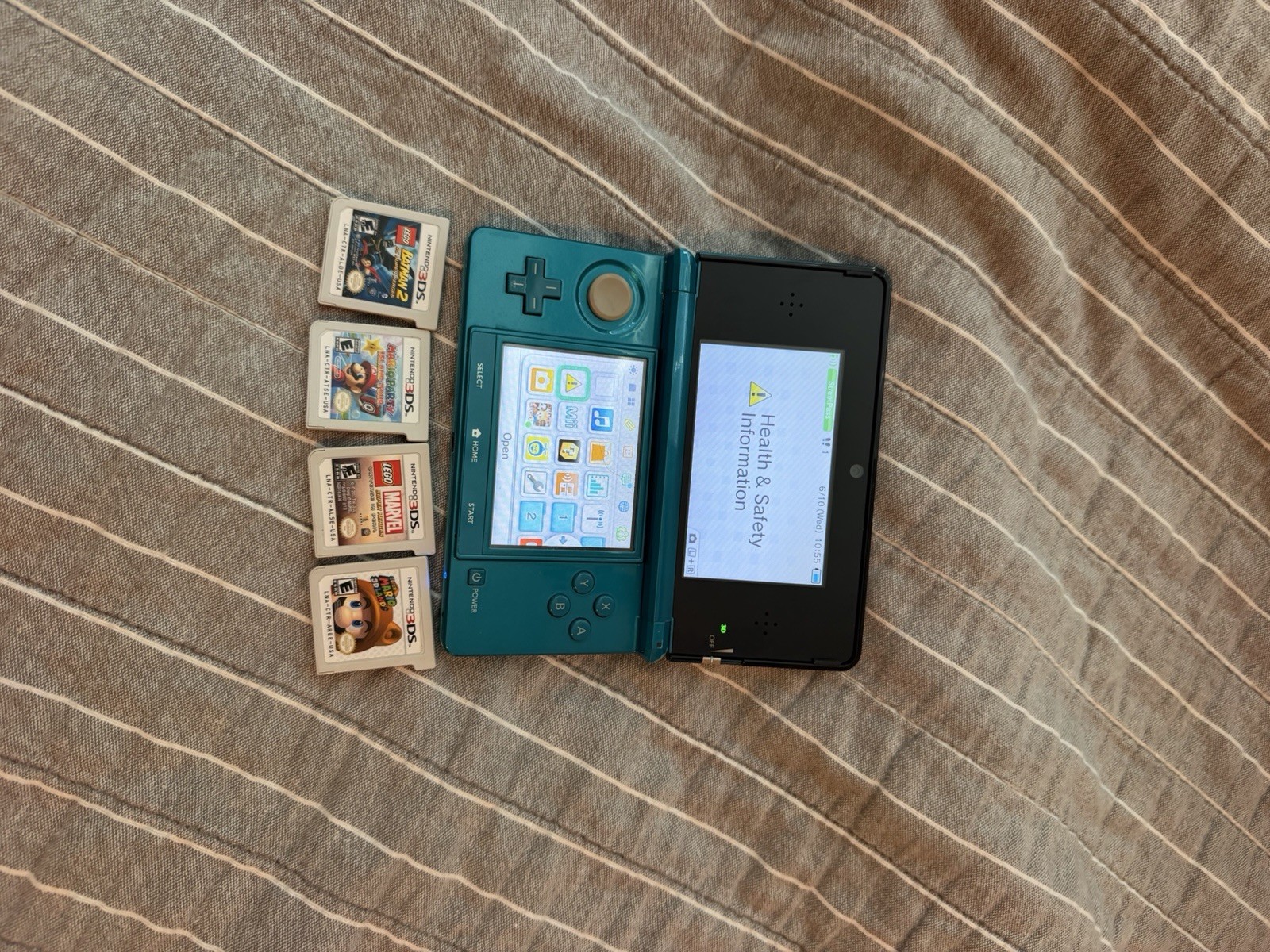 Nintendo 3DS Handheld System – Aqua Blue With Charger