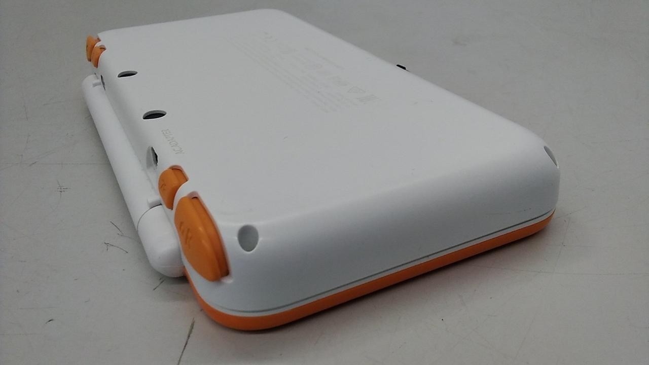 New Nintendo 2DS XL (LL) JAN-001 Handheld Console Retro Gaming A2452