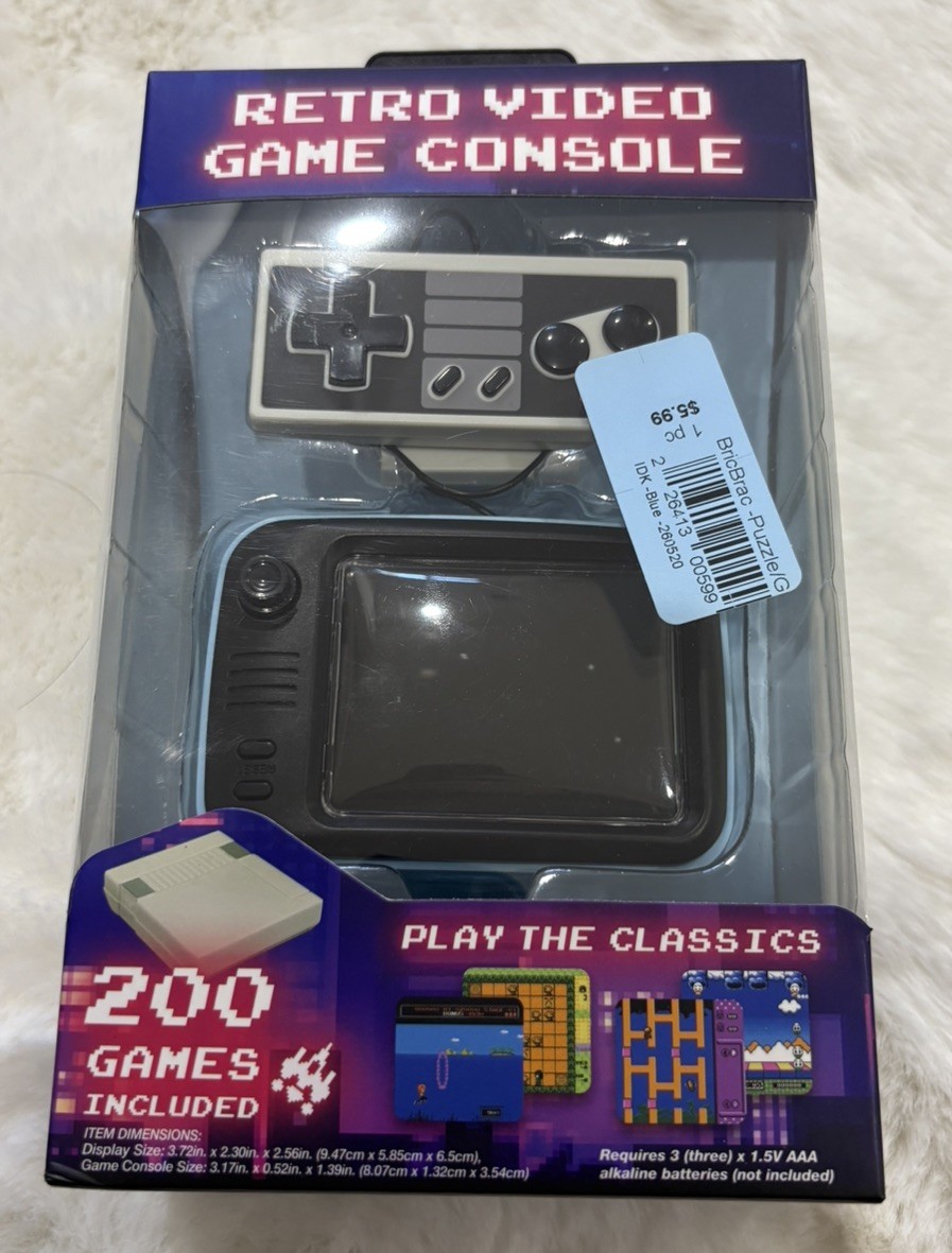 Vivitar Retro Mini Video Game Console 200 Games Included Mini TV NEW / SEALED!