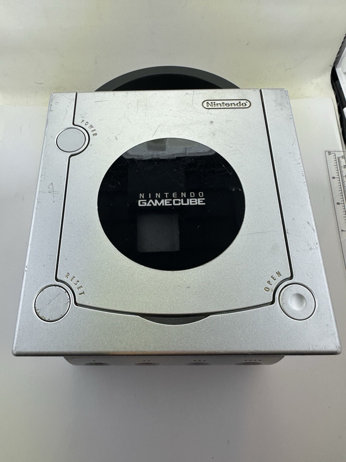 Nintendo DOL-001 USA GameCube Home Console – Silver -For Parts Doesn’t Read Disc