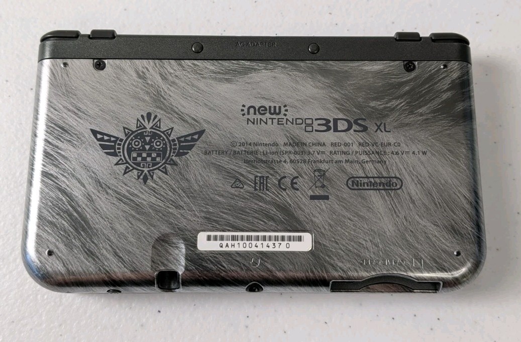 ‘New’ Nintendo 3DSXL Console – Monster Hunter 4 Special Edition *PAL VERSION*