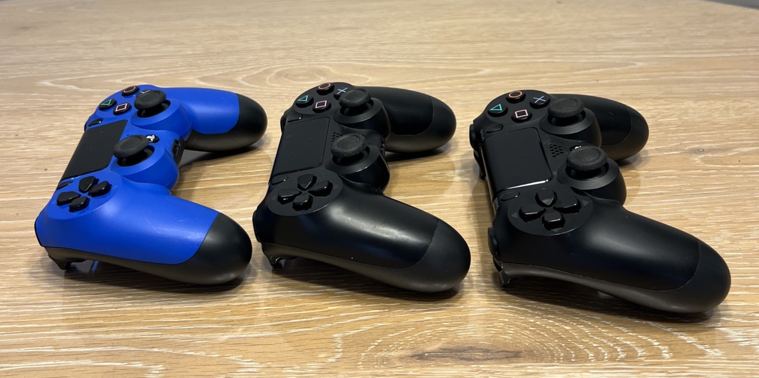 PlayStation PS4 DARTH VADER STAR WARS + 3 Controllers + Cables (No HDMI Output)