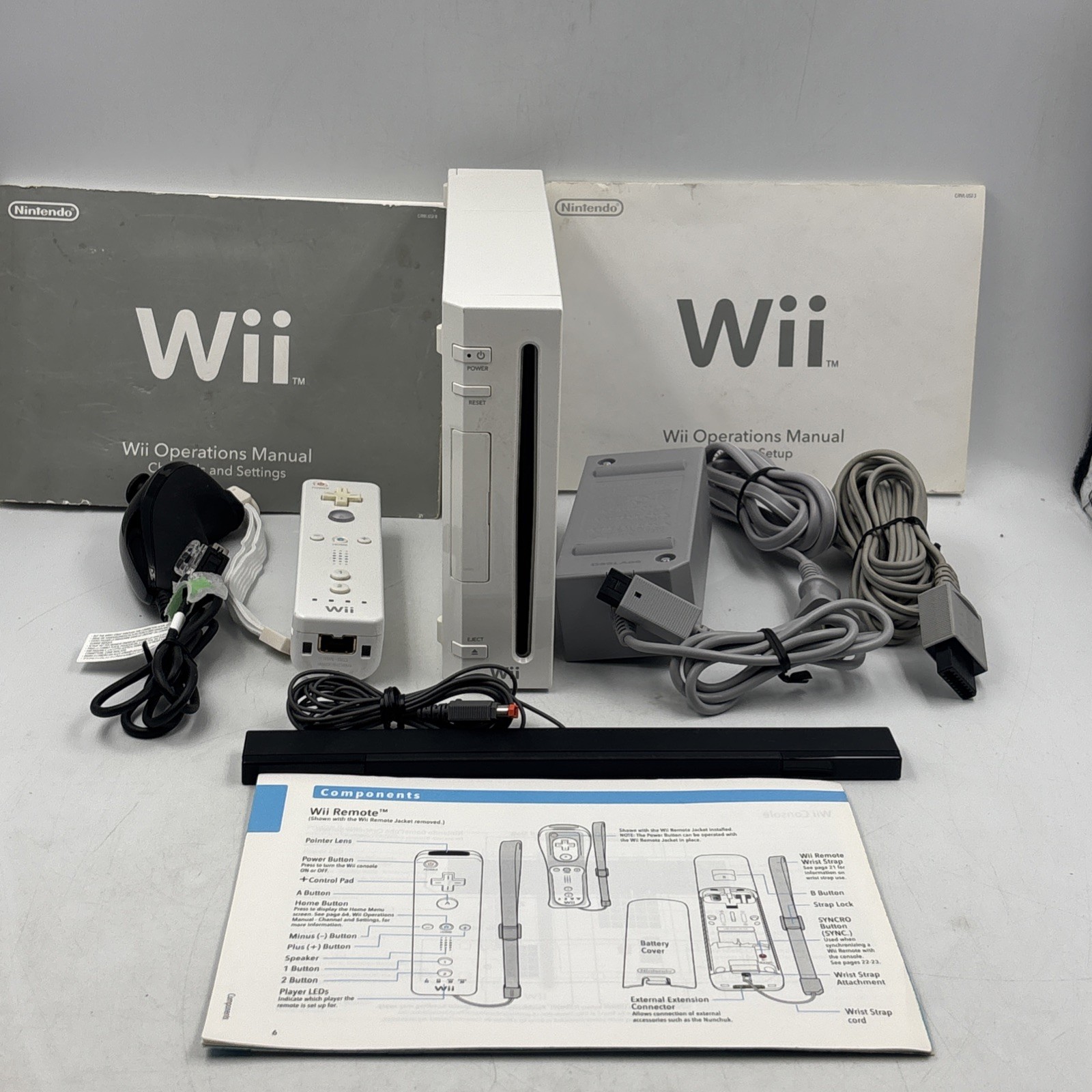 Nintendo Wii Model RVL-001 Console – TESTED & WORKING w Cords Plays GameCube