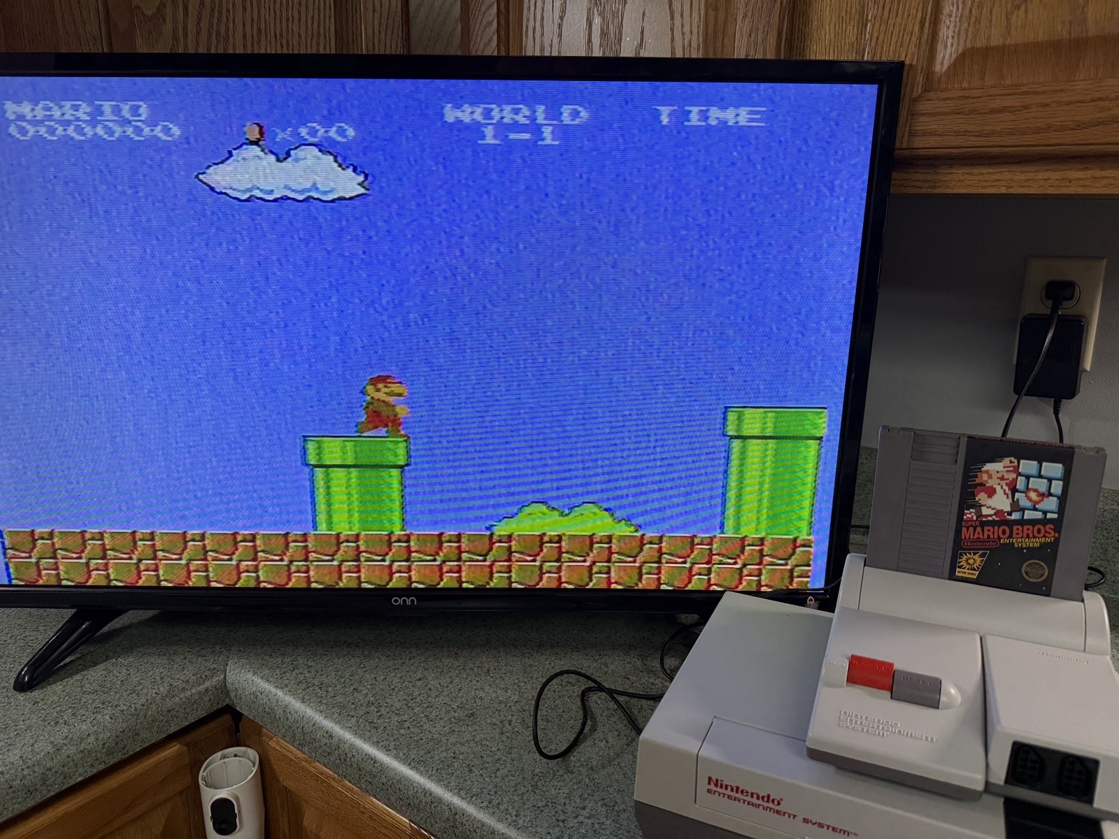 Nintendo NES Top Loader and NES console, 2 cont, OEM cables, 5 GREAT GAMES!!