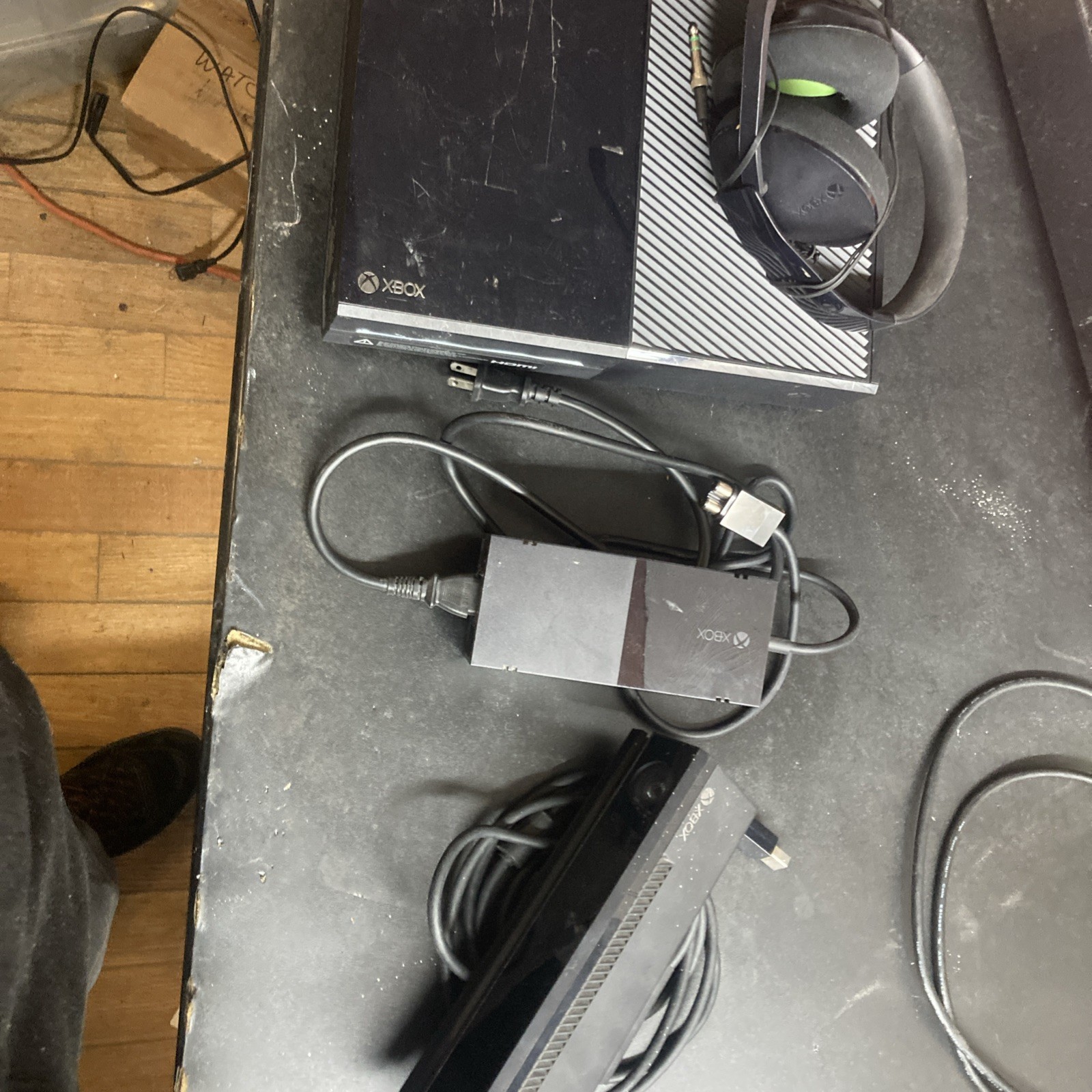Xbox One Console Bundle + Kinect + Headphones AS-IS