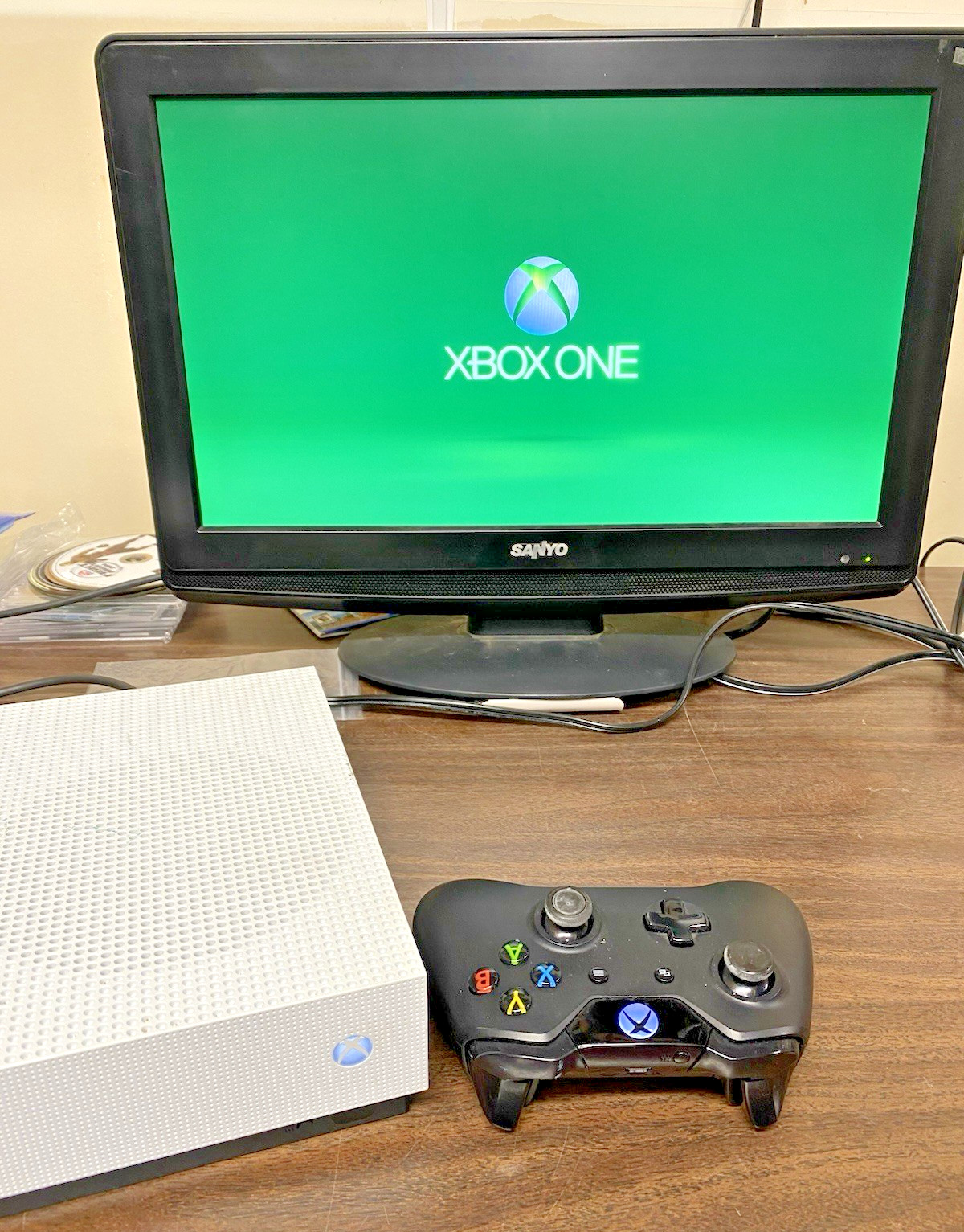 Microsoft Xbox One S 500GB – White Console 1681 All Digital Bundle – Tested.