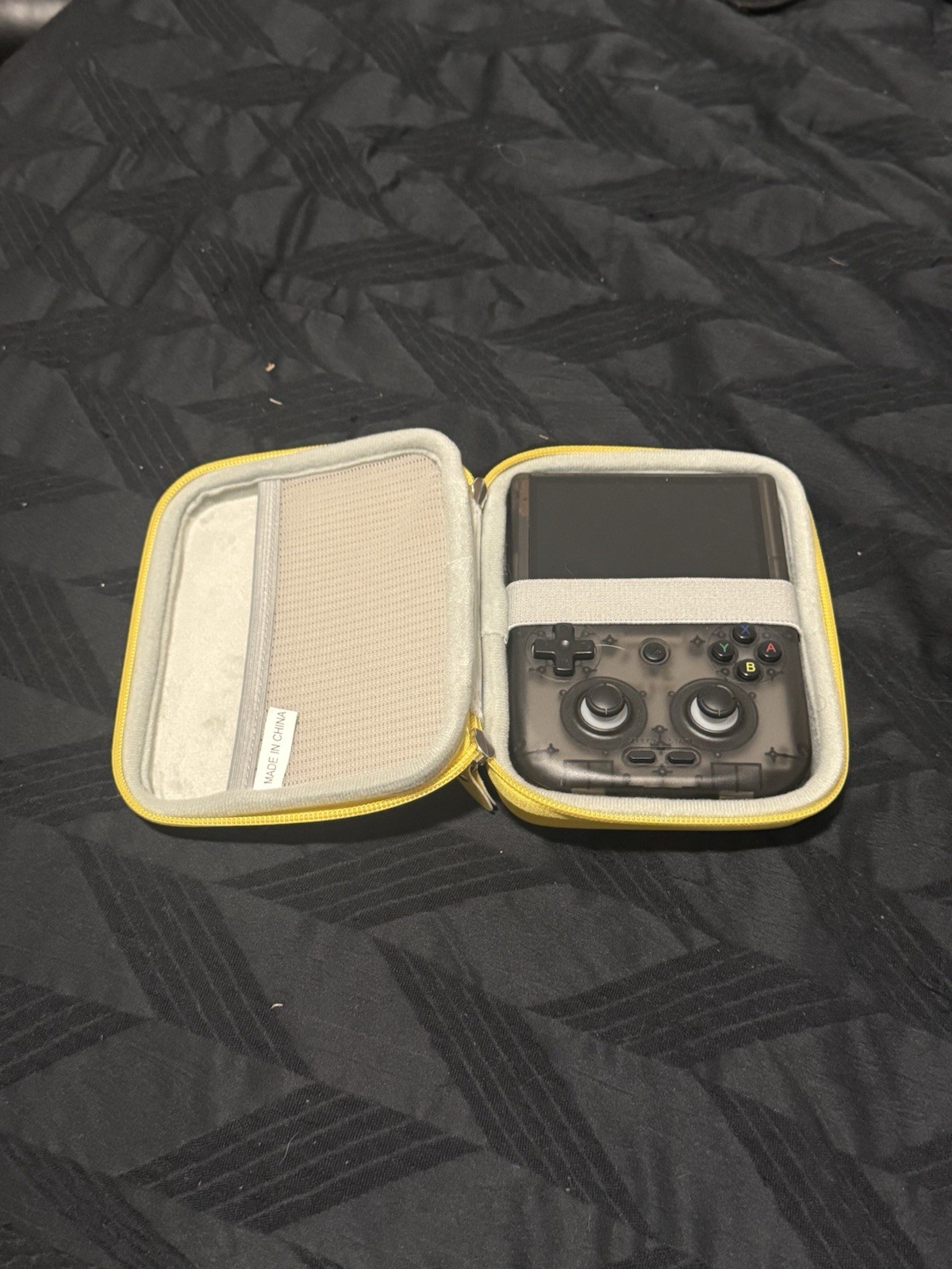 ANBERNIC RG 406V Console Transparent Black with Carrying Case