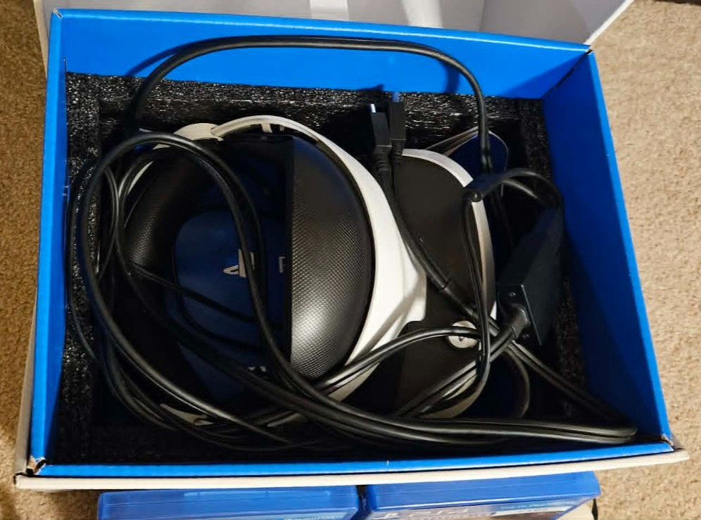 PS VR + 2 Charged Motion Controllers + 2 Games + Cam, Ready to Play with a PS4