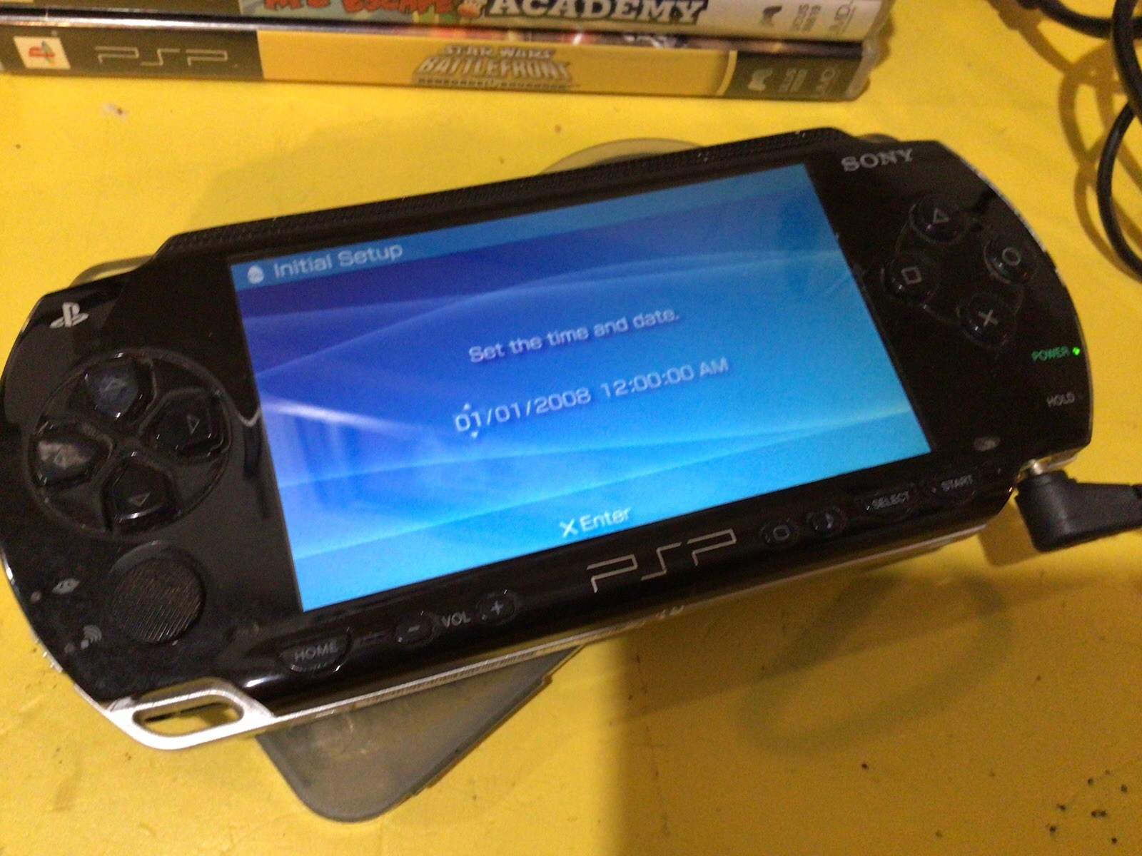 PSP 1001 Sony handheld console with 5 games and charger