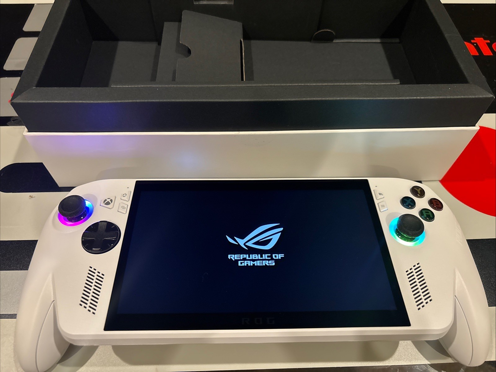 Asus ROG Xbox Ally 7″ FHD 120Hz Gaming Handheld AMD Ryzn Z2 A 16GB 512GB SSD