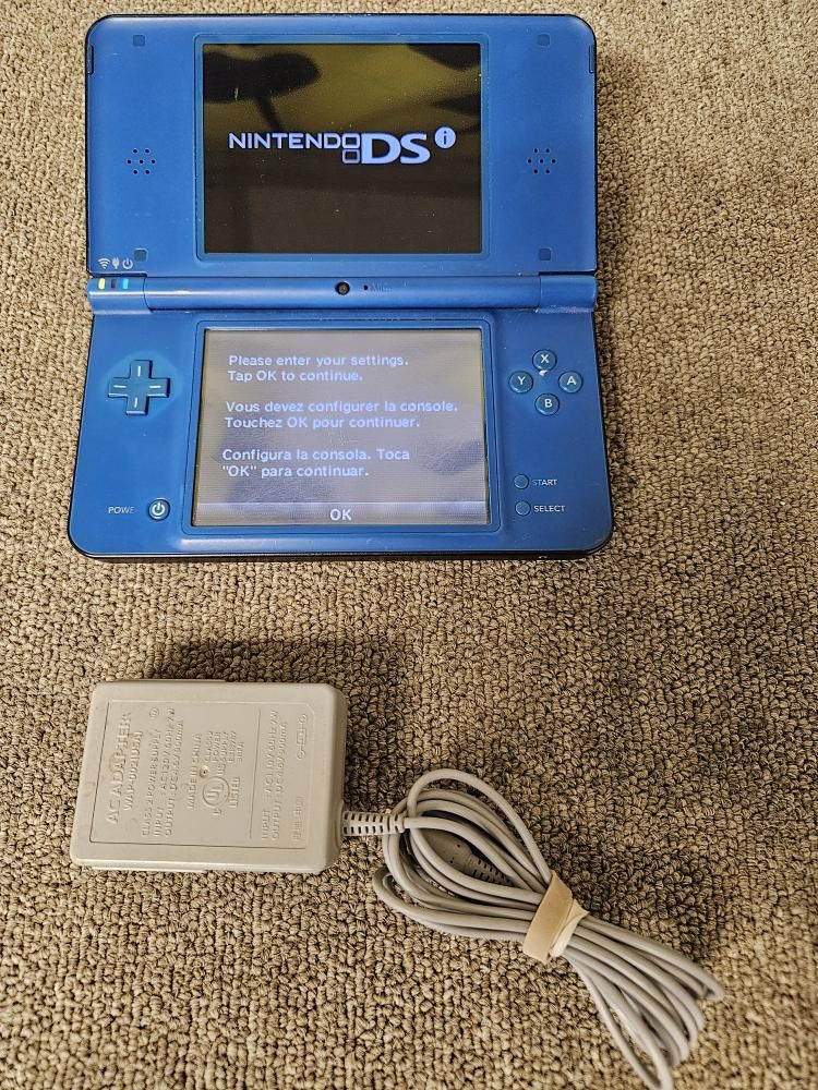 NINTENDO DSI XL (SCUFFED TOUCHSCREEN. TESTED, WORKS!) (DJ1038434)