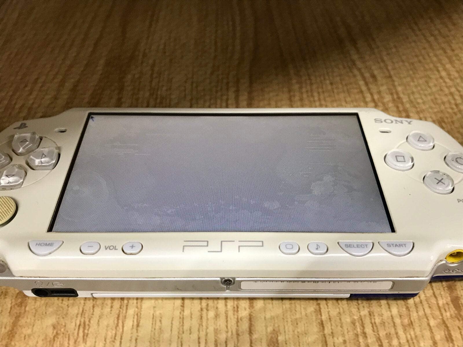 PSP-2000 CERAMIC WHITE Console Japan – With Defects GE1628